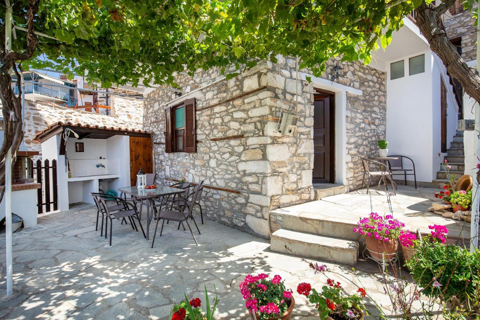 Cozy Traditional House In Thassos, Kallirachi *