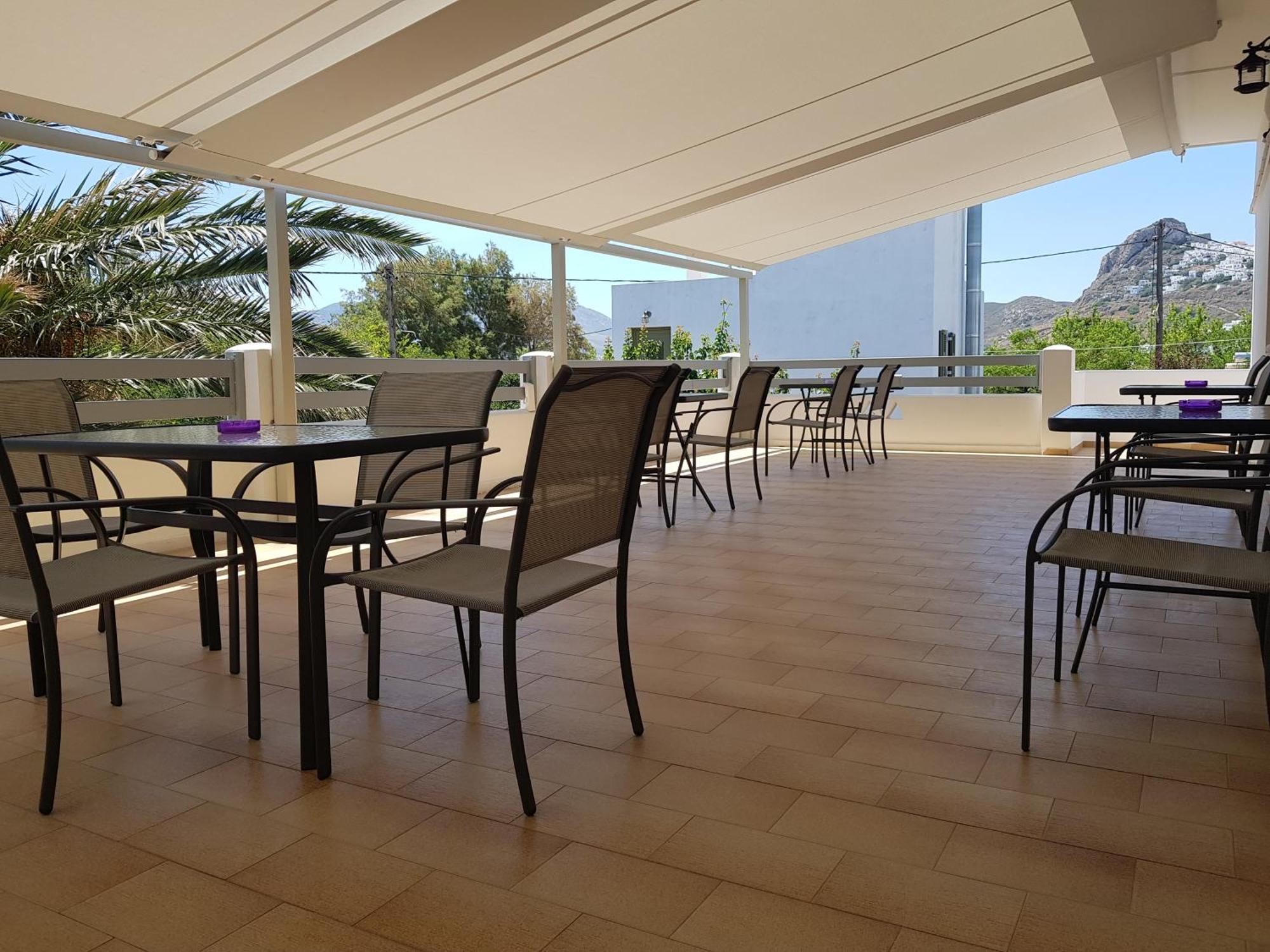 Aparthotel Irini