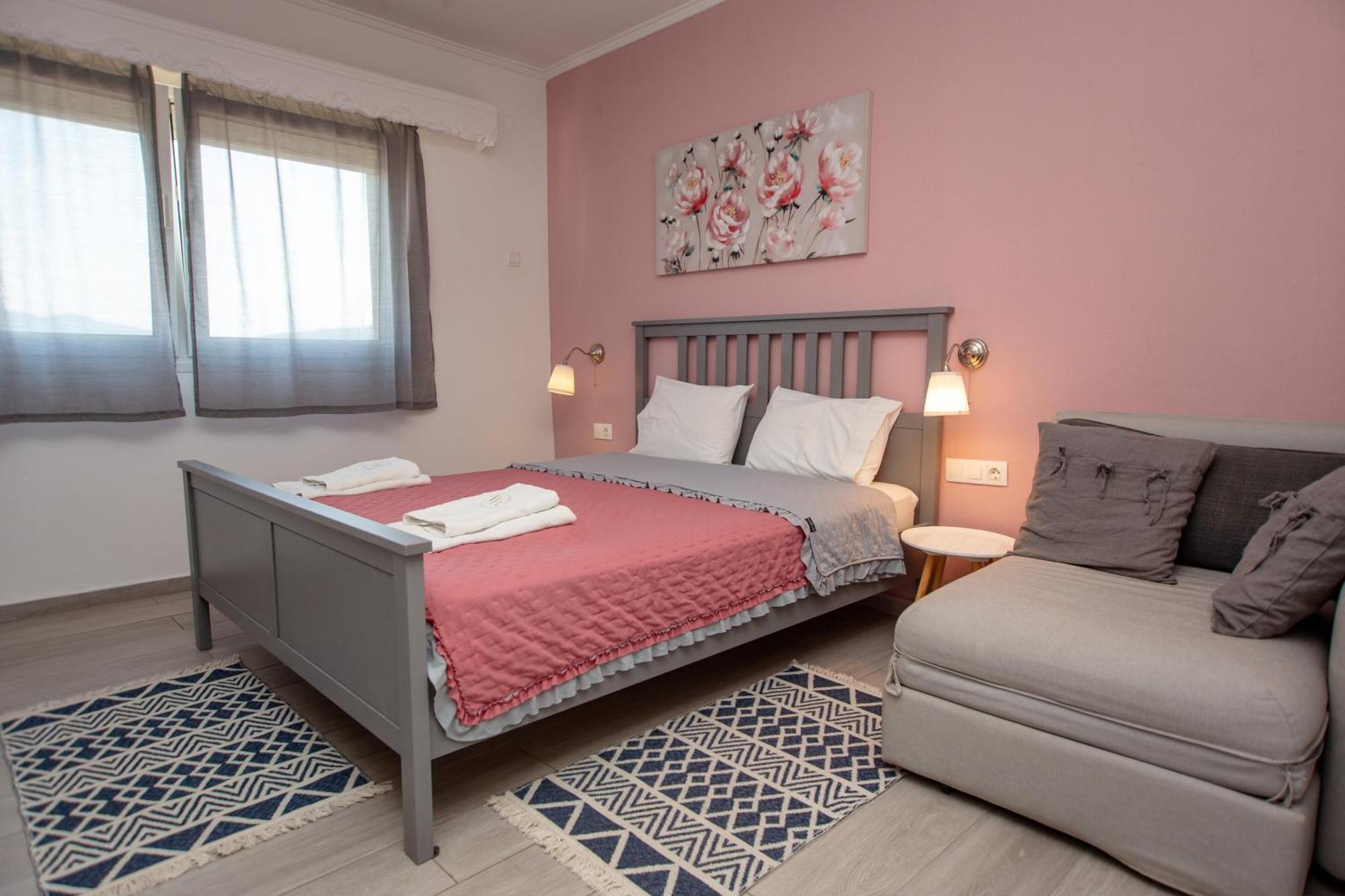 Apartment T H E Berlin And Nea Vrasna