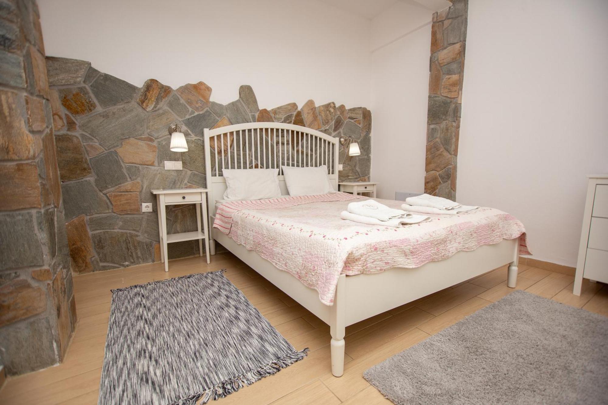 Apartment T H E Berlin And Nea Vrasna