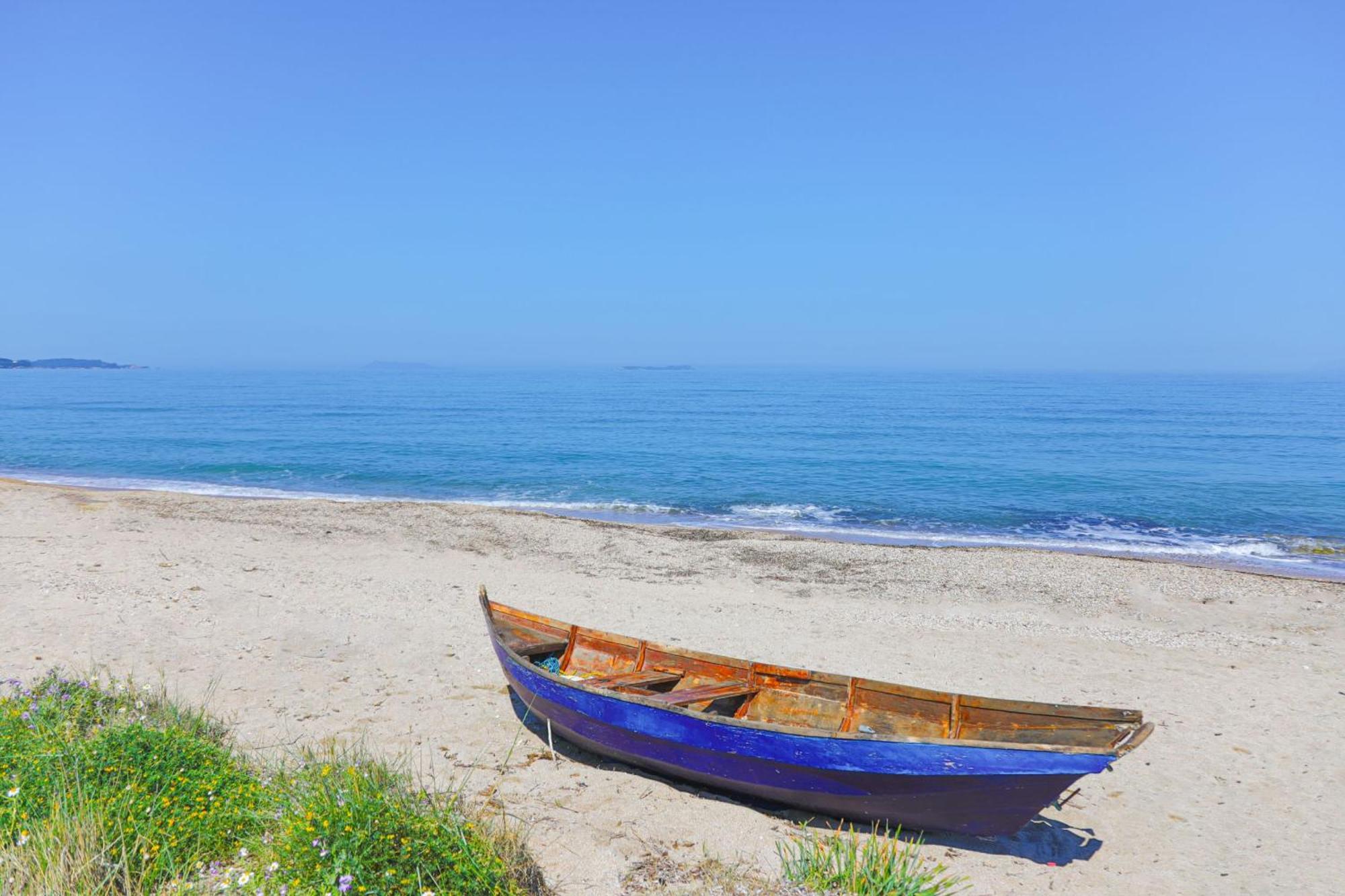 Amarylis Almiros Beach