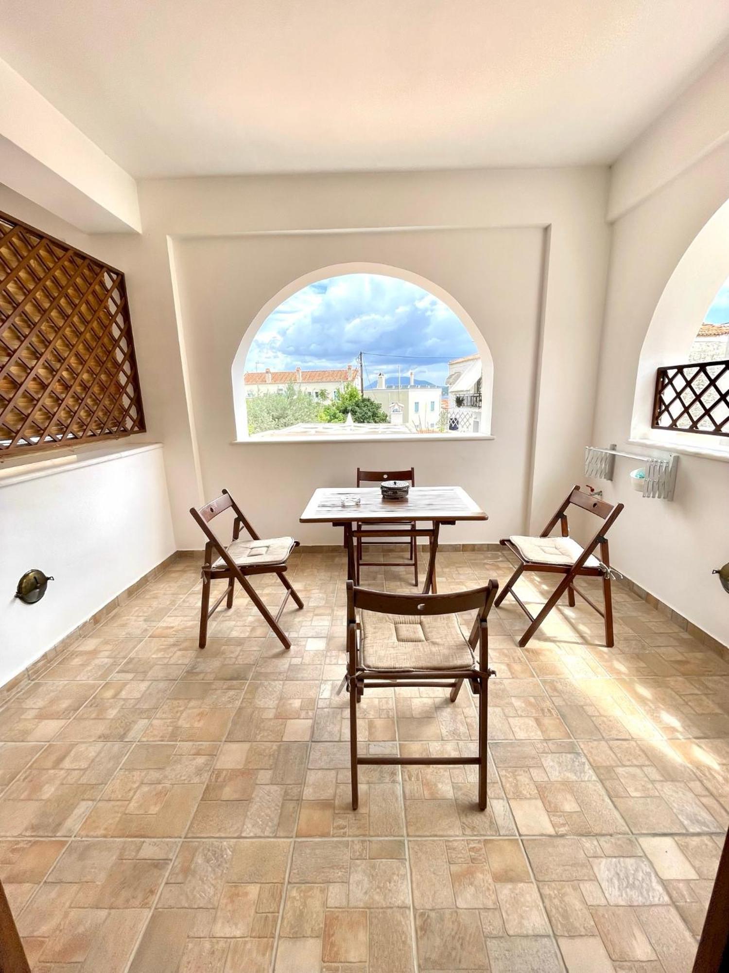 Center Comfy Spetses Town