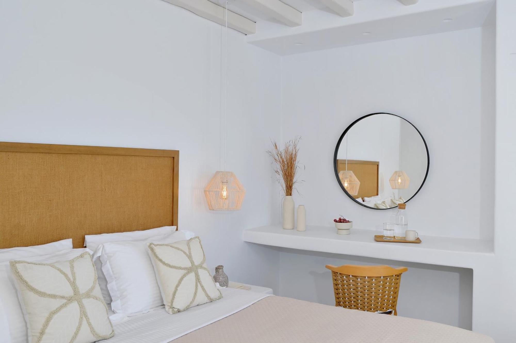 Mythology & Hotel Stelida (Naxos)