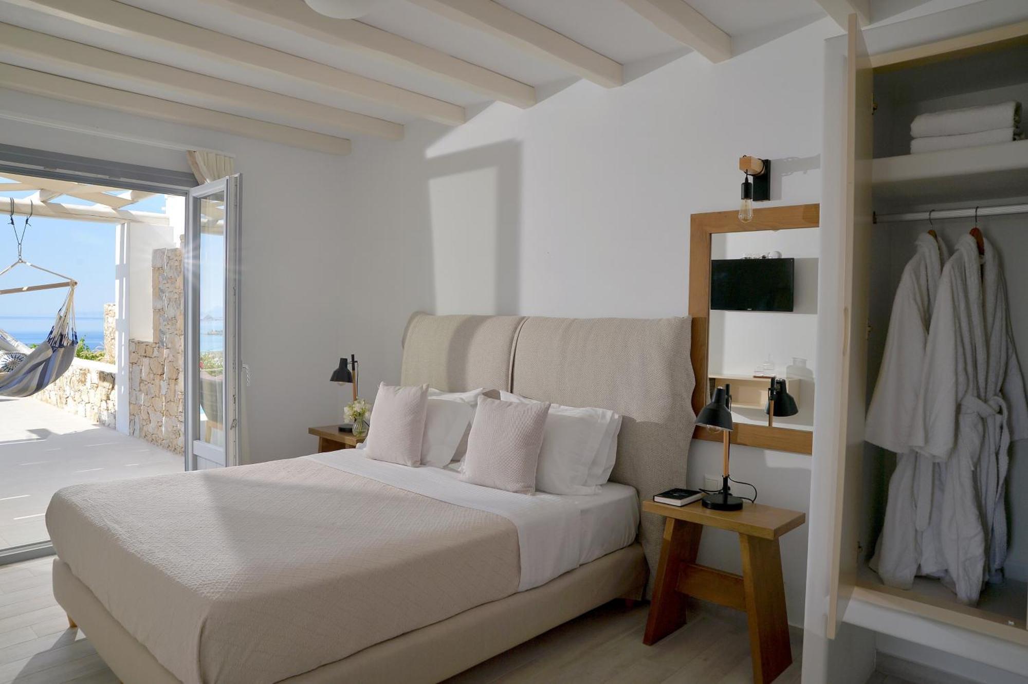 Hotel Mythology & Stelida (Naxos)