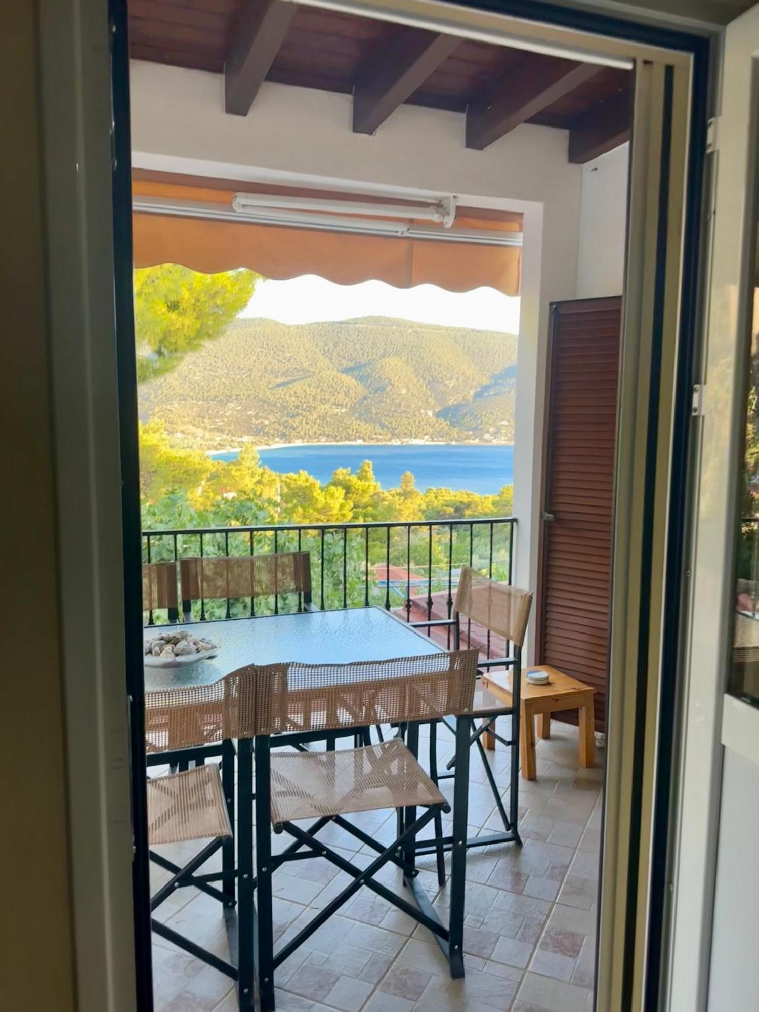 Manos' Traditional Maisonette Holiday home