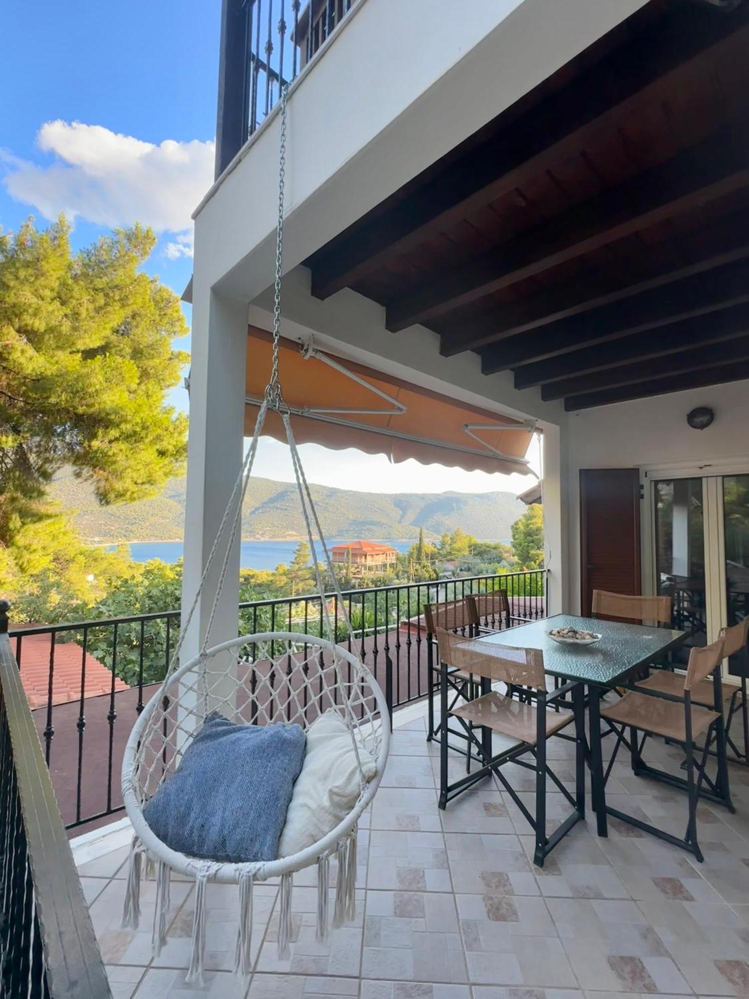 Manos' Traditional Maisonette Holiday home