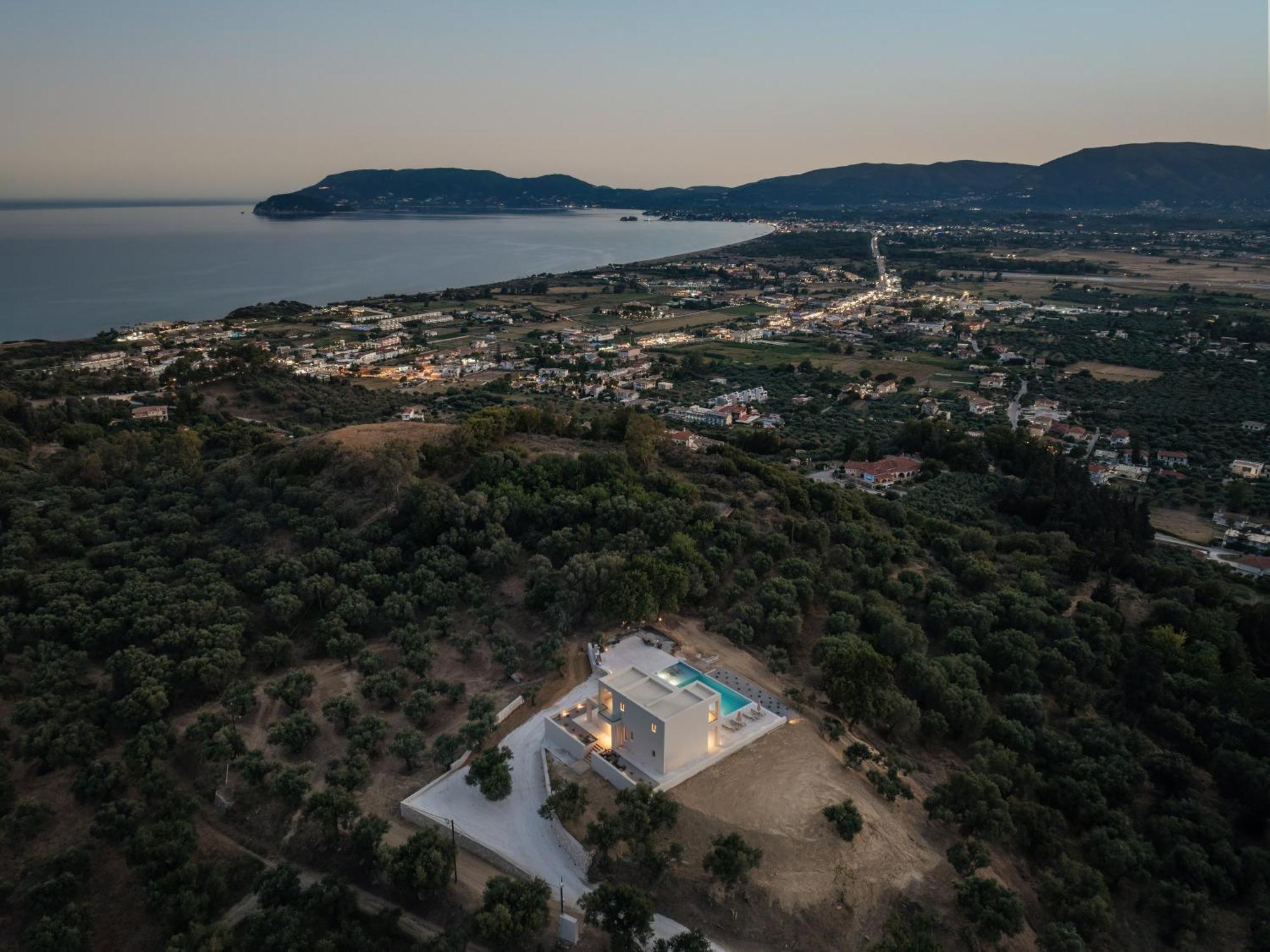 Euphoria Hill Villa, By Tk Management * Argassi