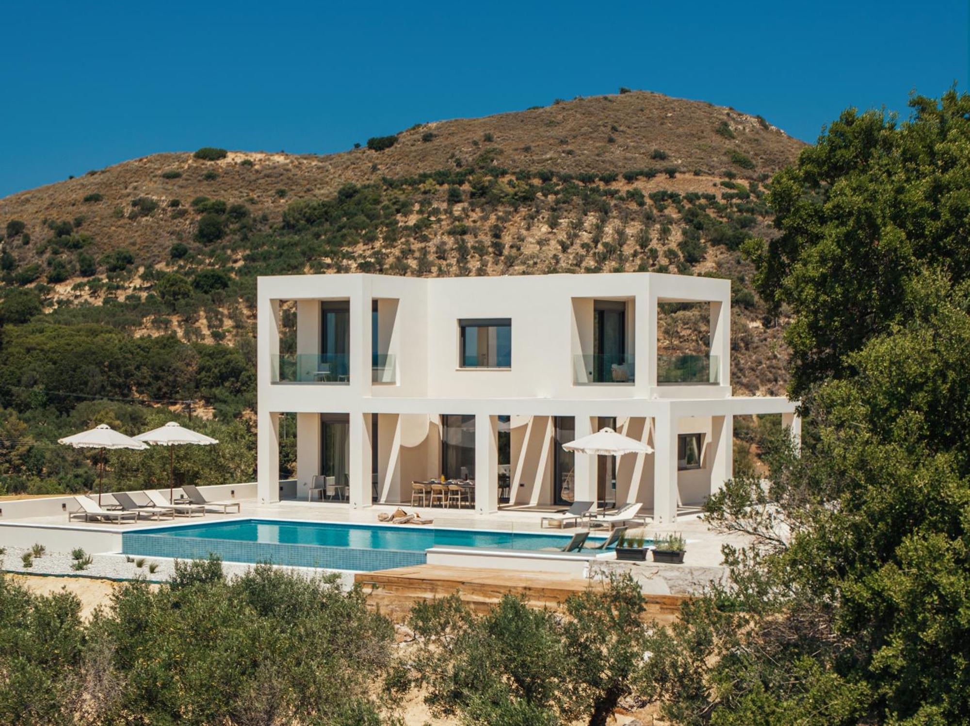 Euphoria Hill Villa, By Tk Management * Argassi