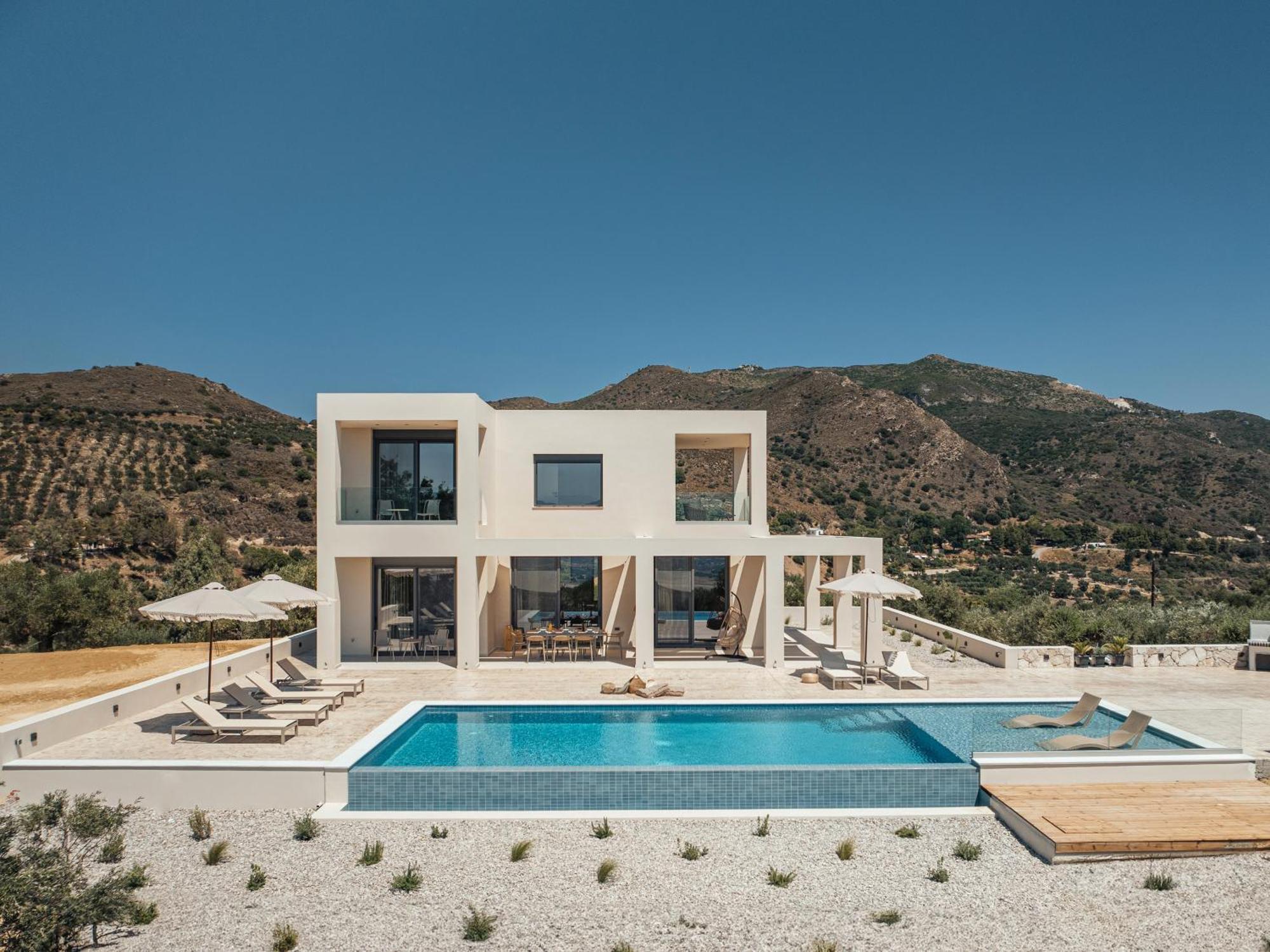 Euphoria Hill Villa, By Tk Management Argassi