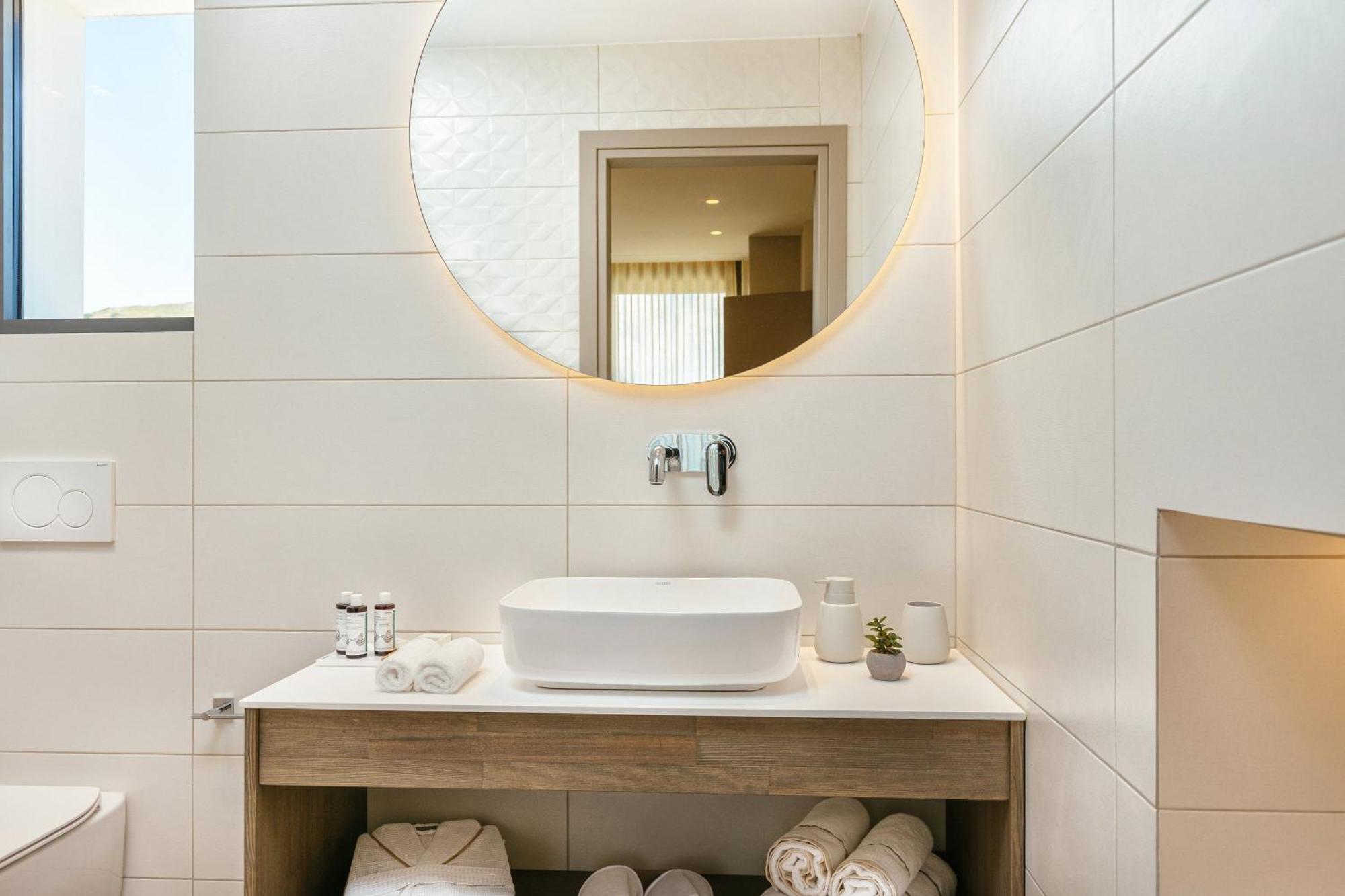 Euphoria Hill Villa, By Tk Management