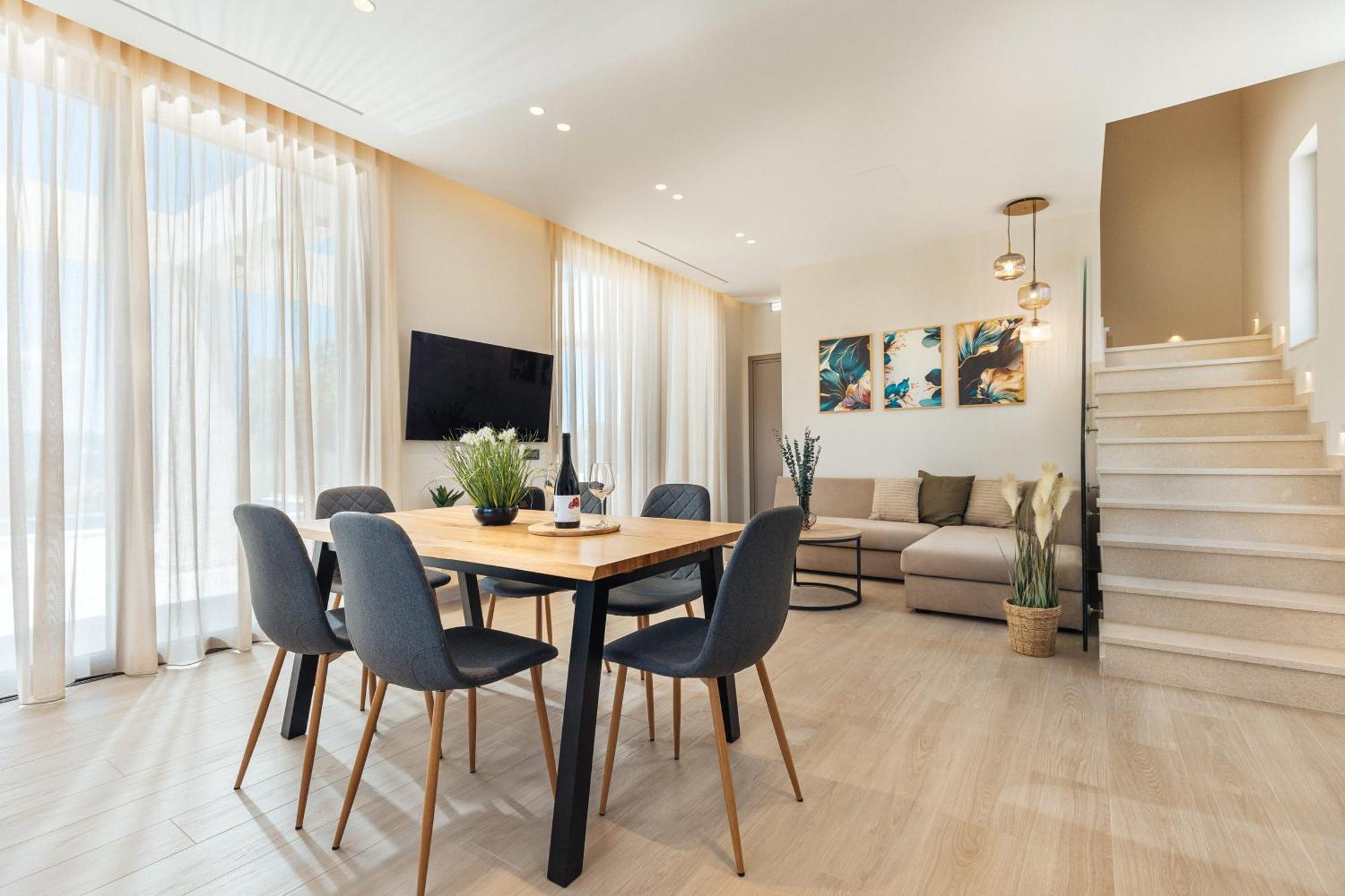 Euphoria Hill Villa, By Tk Management Argassi
