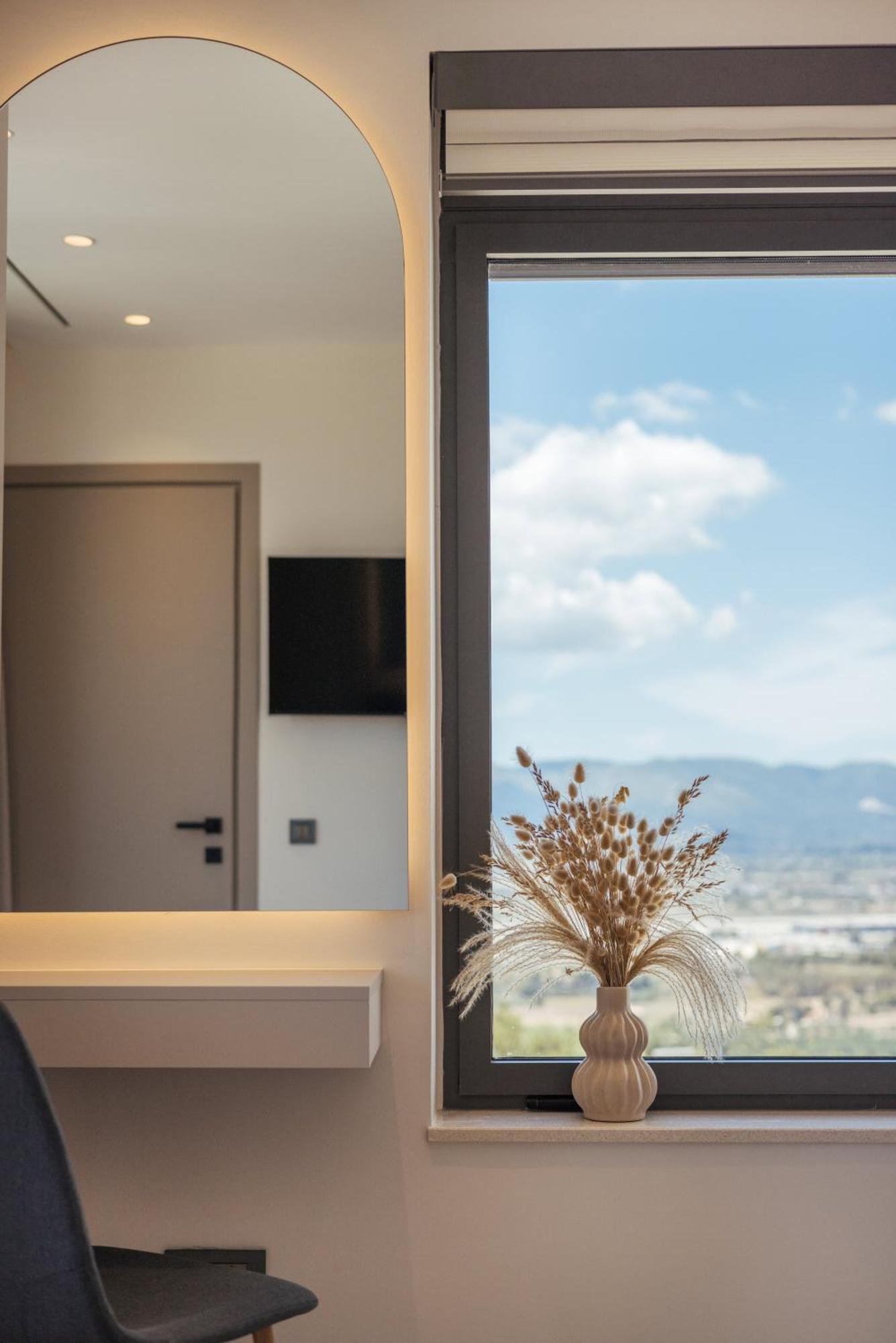 Euphoria Hill Villa, By Tk Management