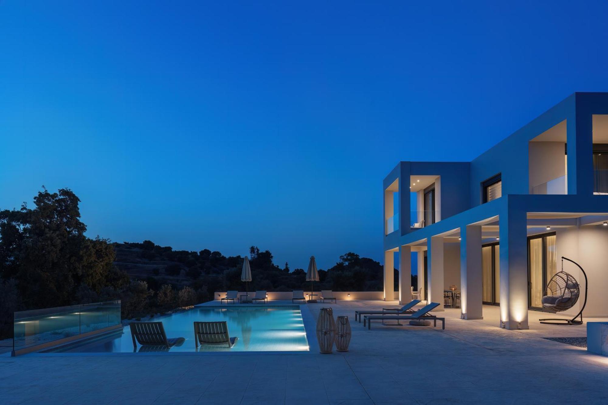 Euphoria Hill Villa, By Tk Management *