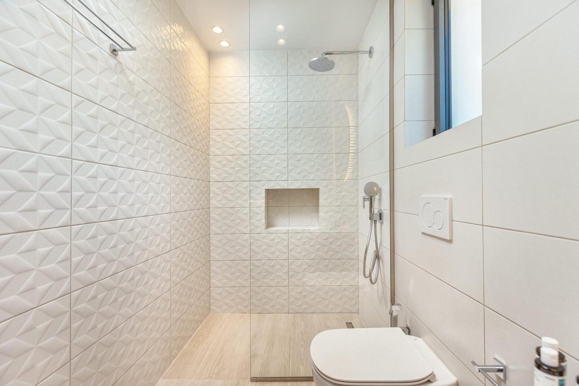 Euphoria Hill Villa, By Tk Management *