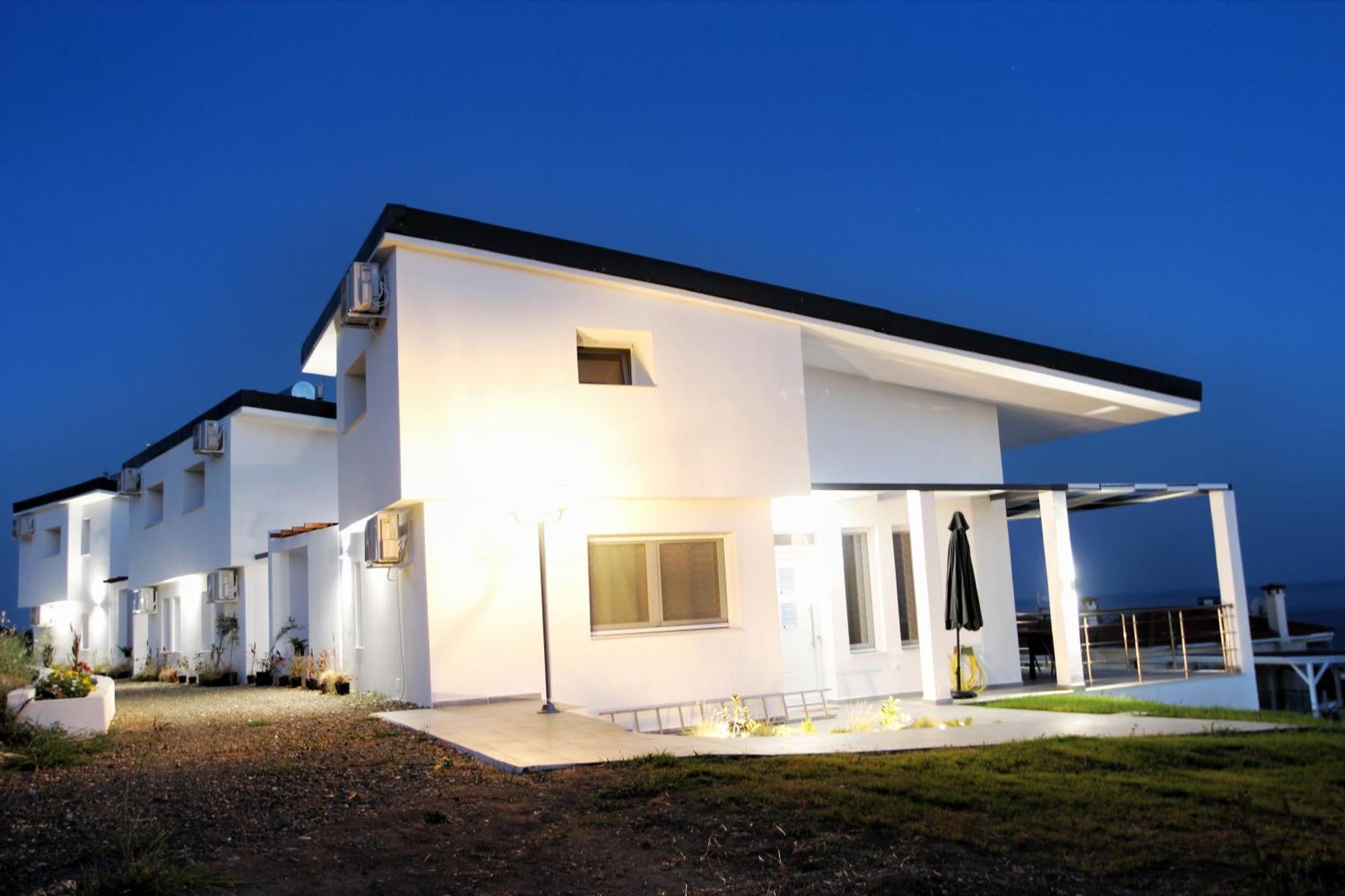 Loutra Holiday home *