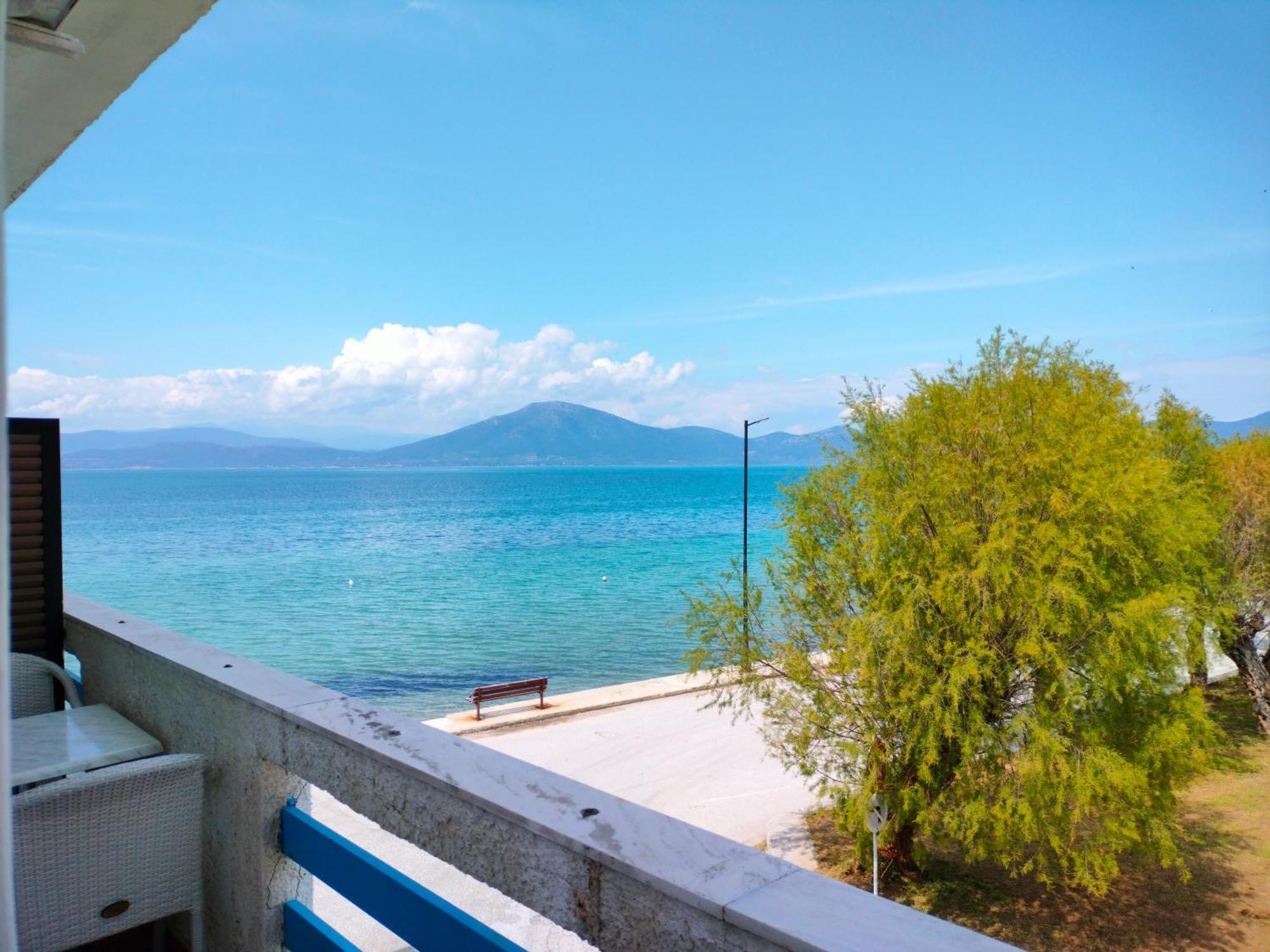 Papas On The Seafront Apartment Oreoi