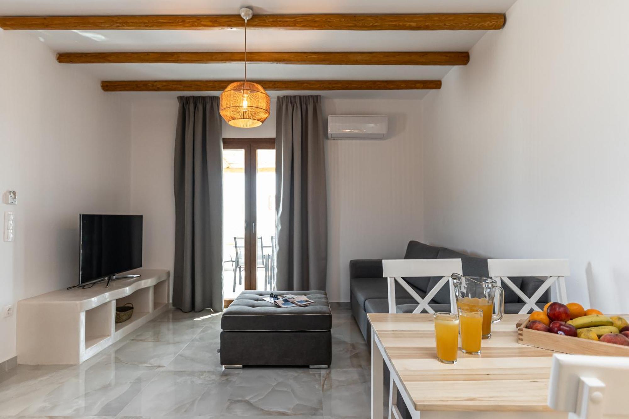 Naxos Beachwalk Plaka Villa *