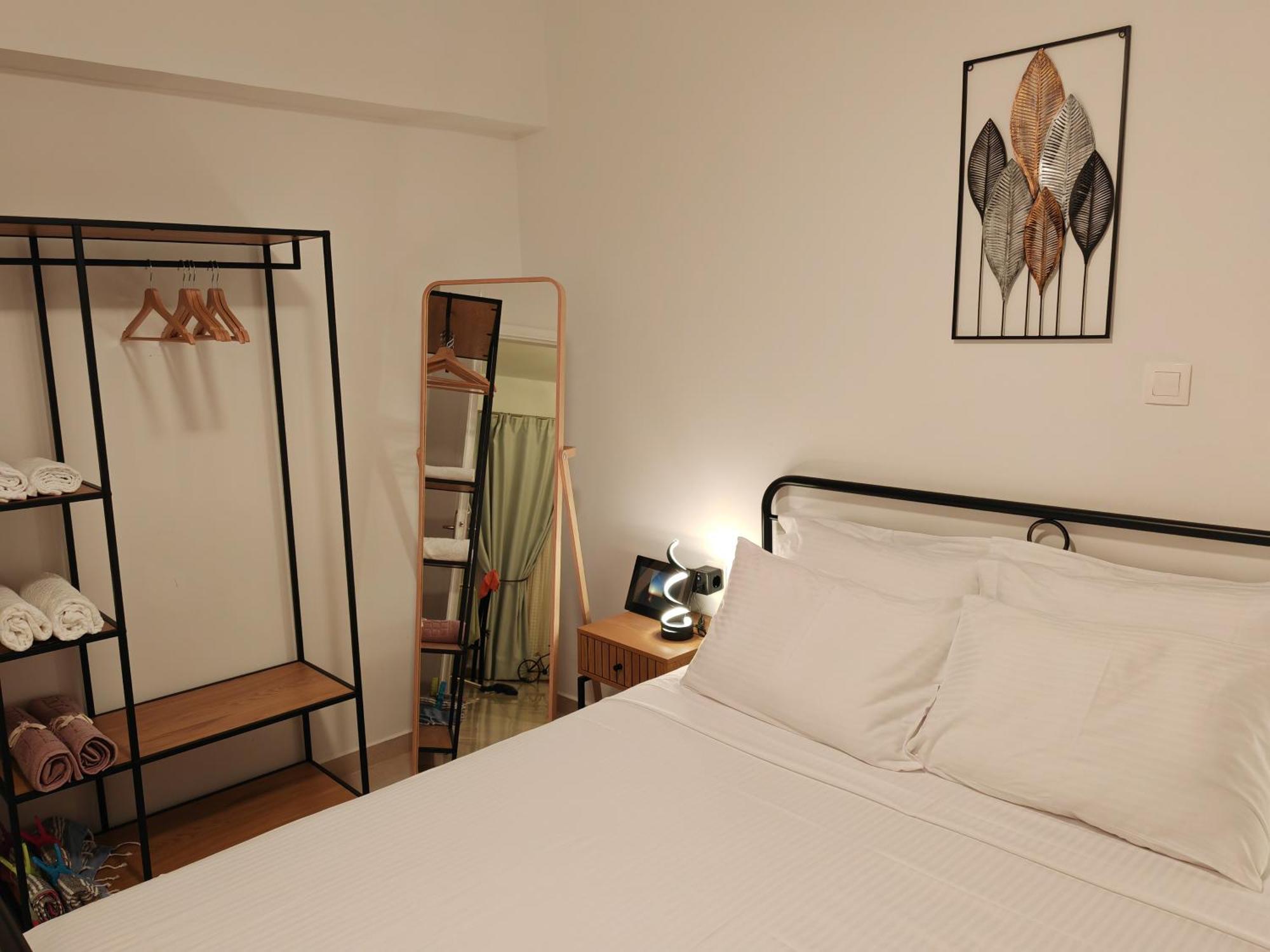 Leo's & Xerxes' Place In The Heart Of Rhodes Apartment Rhodes City