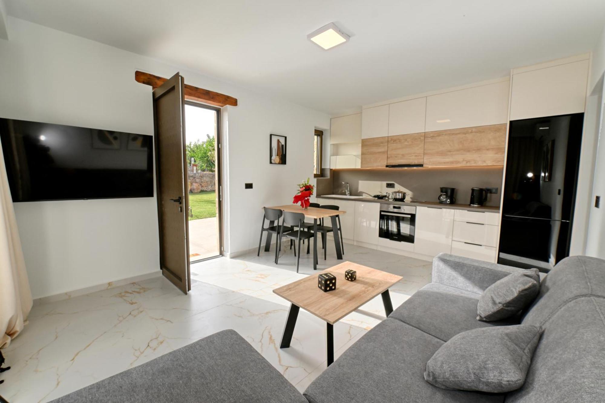 Eagle Bay Loft Apartment