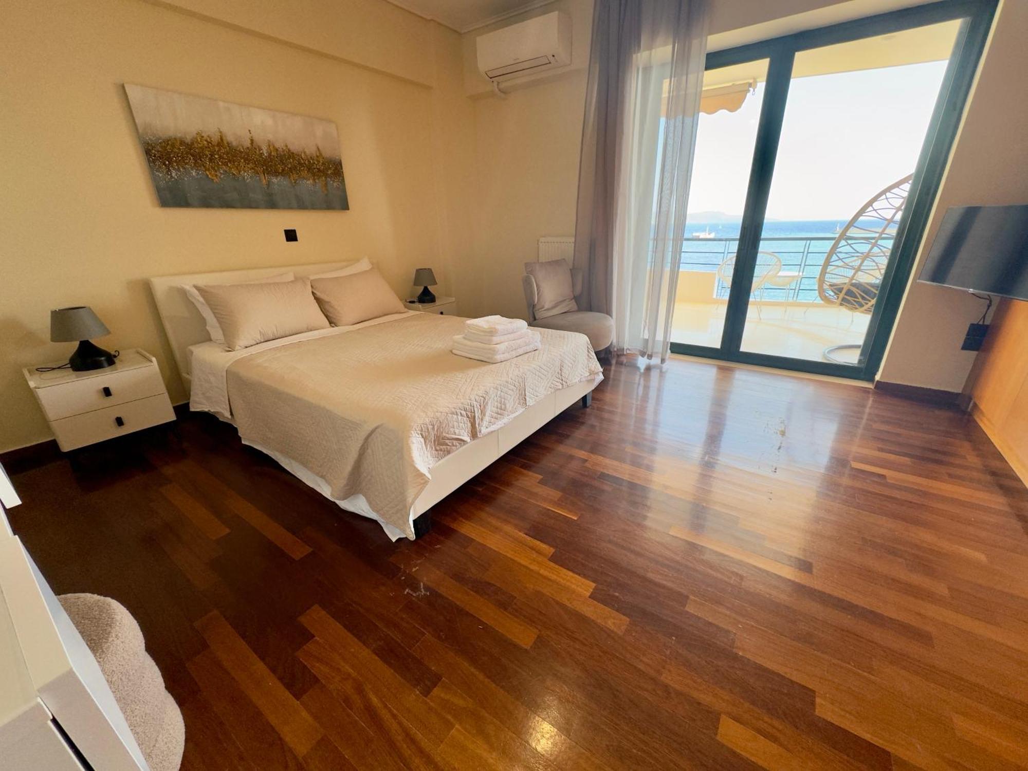 Seafront Luxury Apartment *