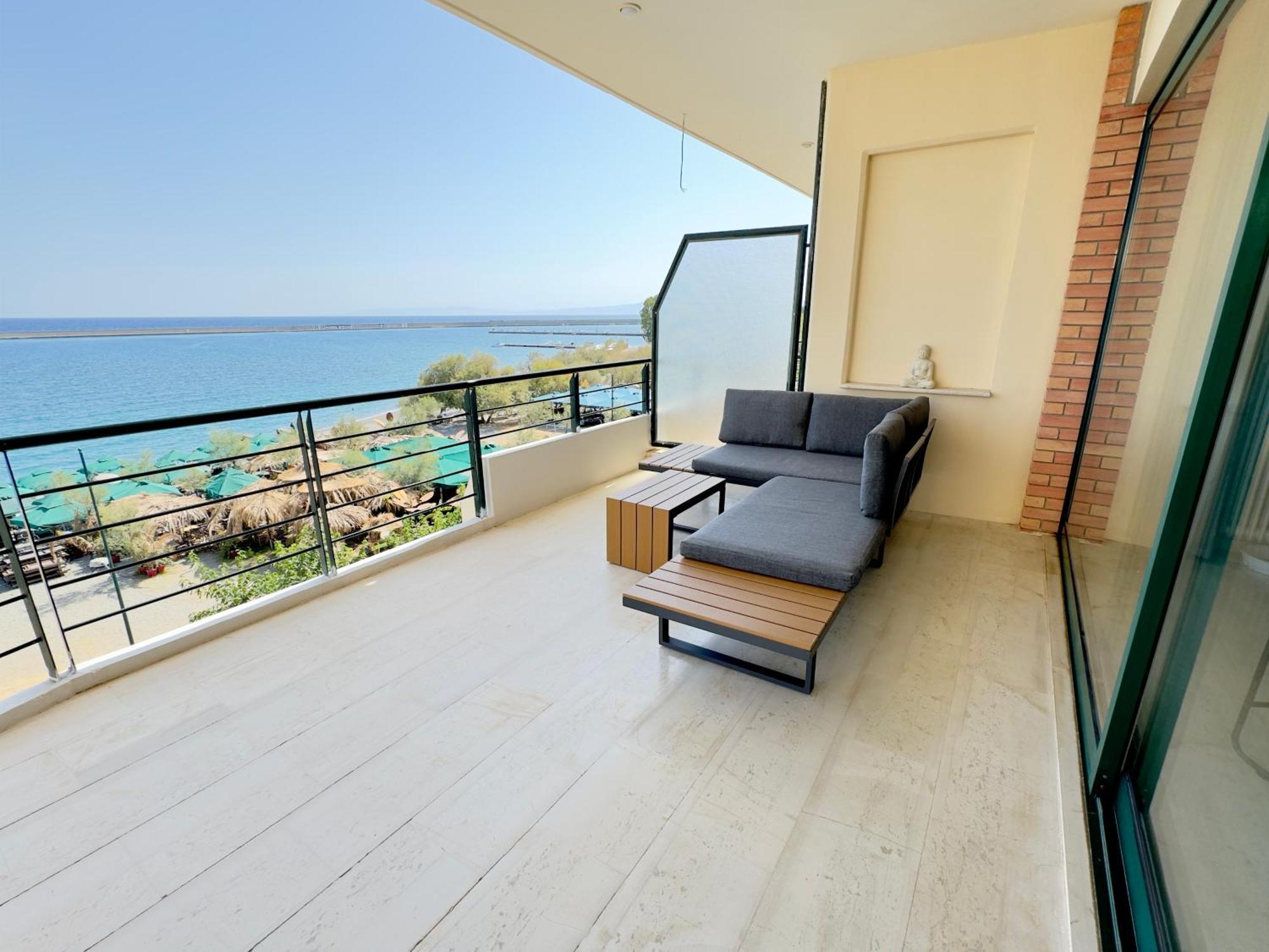 Apartment Seafront Luxury