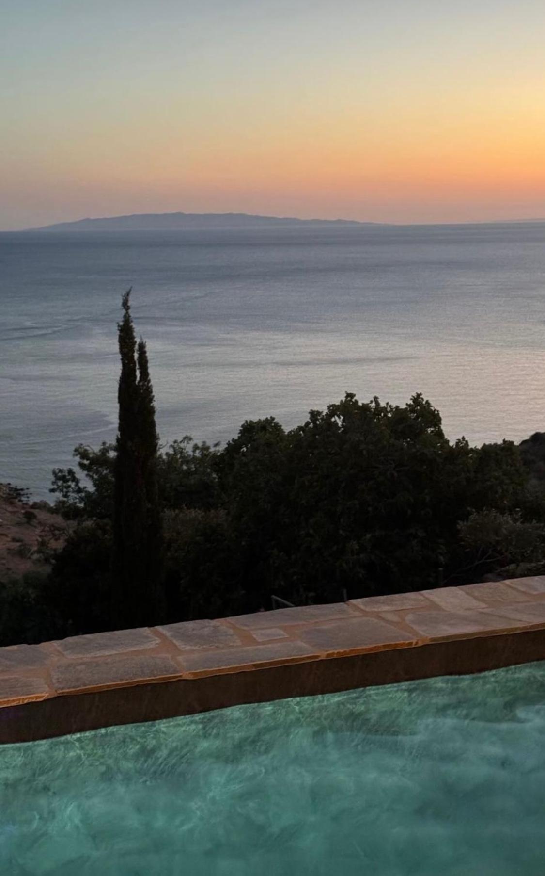 Apartment Avra, A Serene Cycladic With Private Pool Overlooking The Aegean Sea Batsi (Andros)