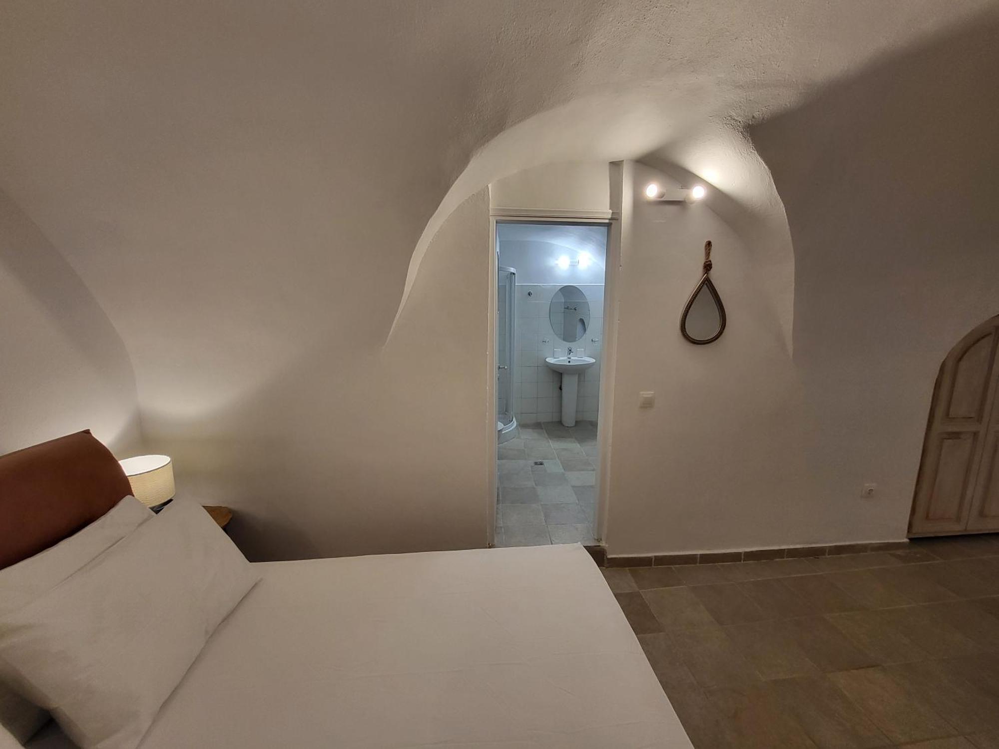 Luxury Cave Villa Messaria (Santorini)