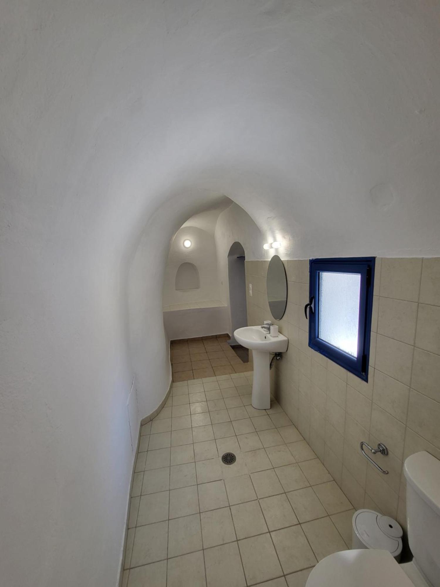 Luxury Cave Villa Messaria (Santorini)