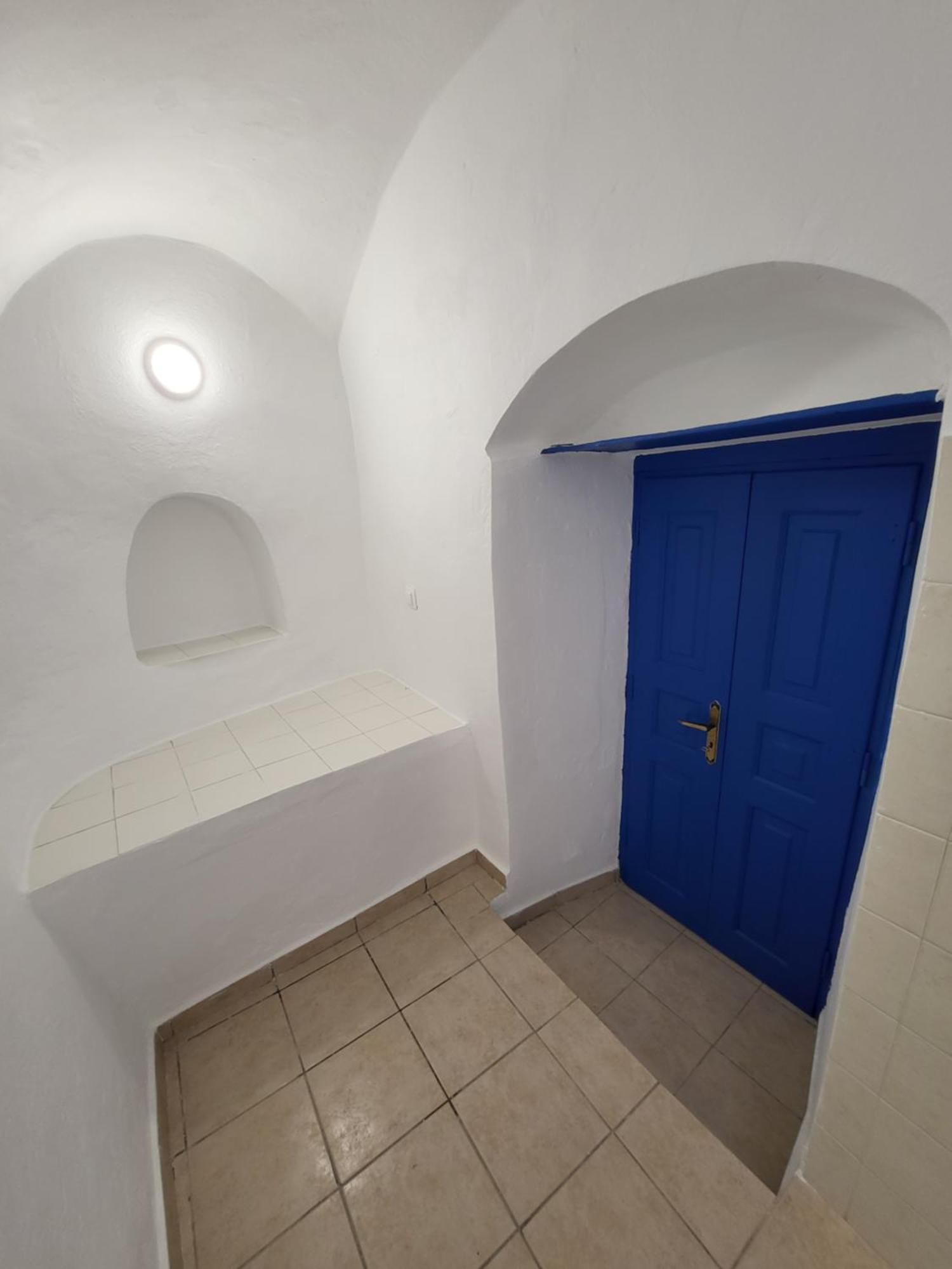 Luxury Cave *