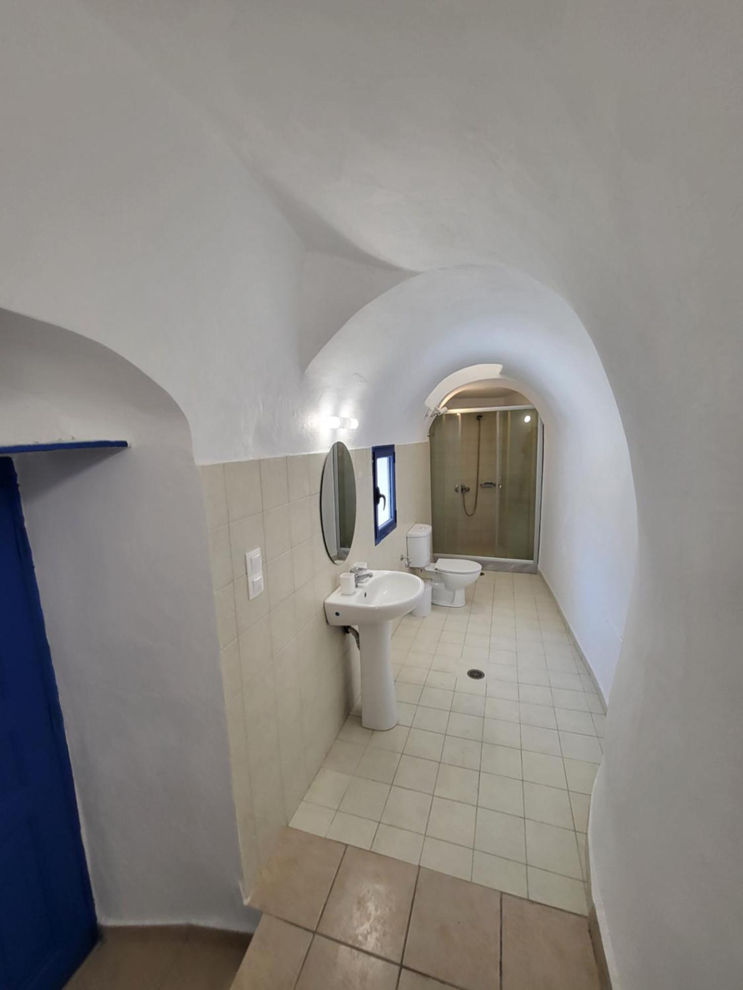 Luxury Cave Villa Messaria (Santorini)