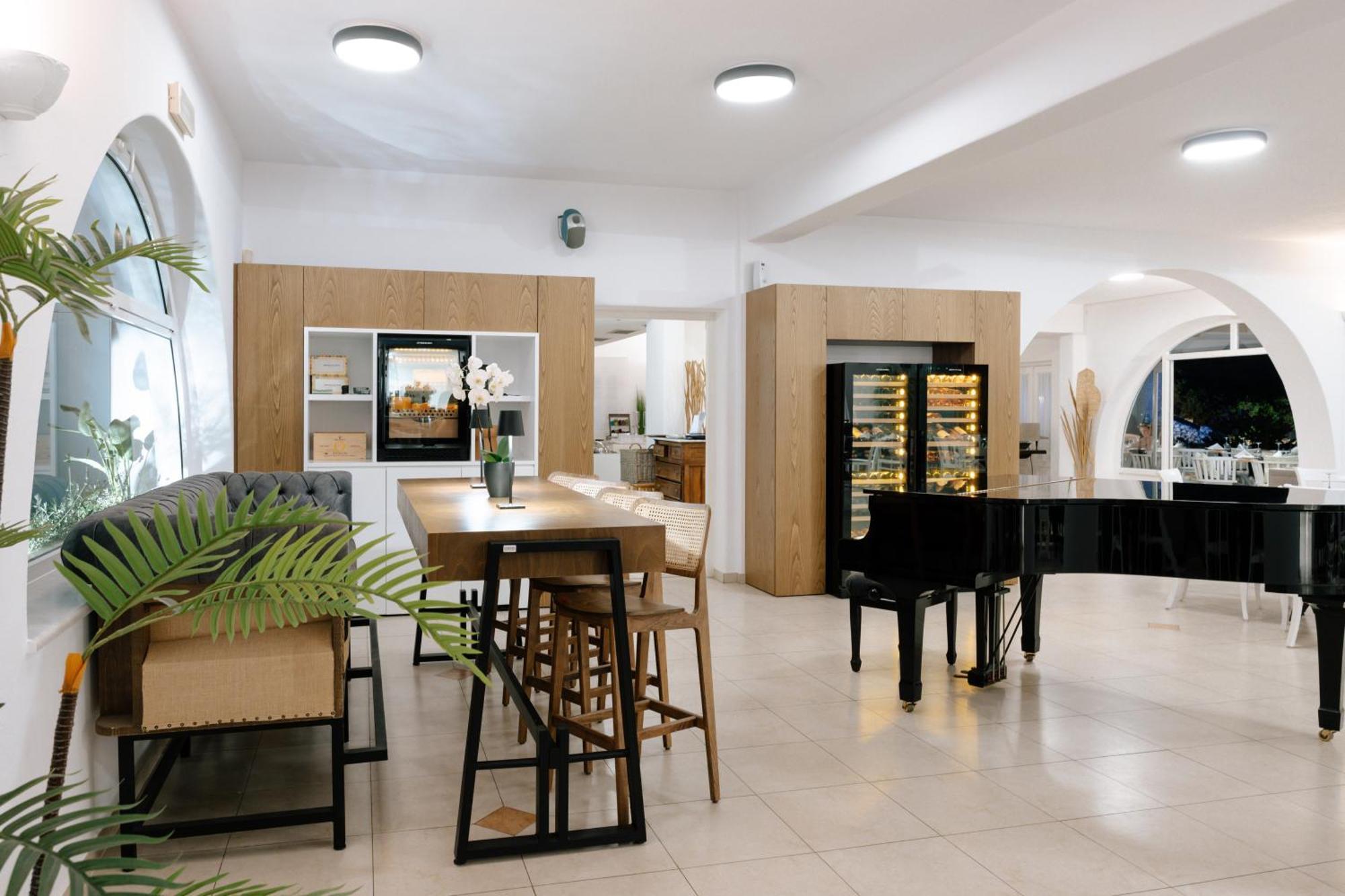 Agnanti & Parikia (Paros)