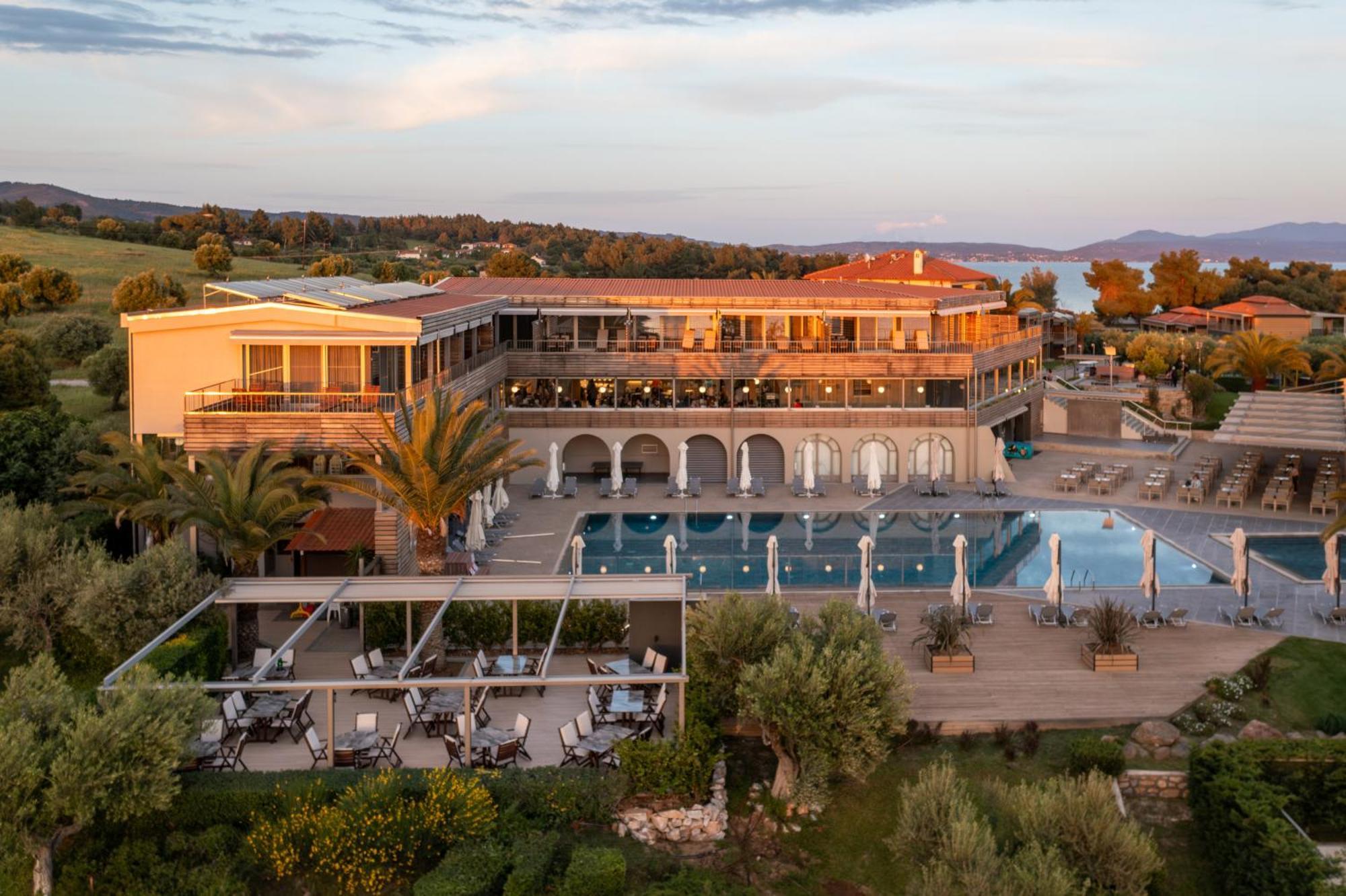 Blue Dolphin 4*