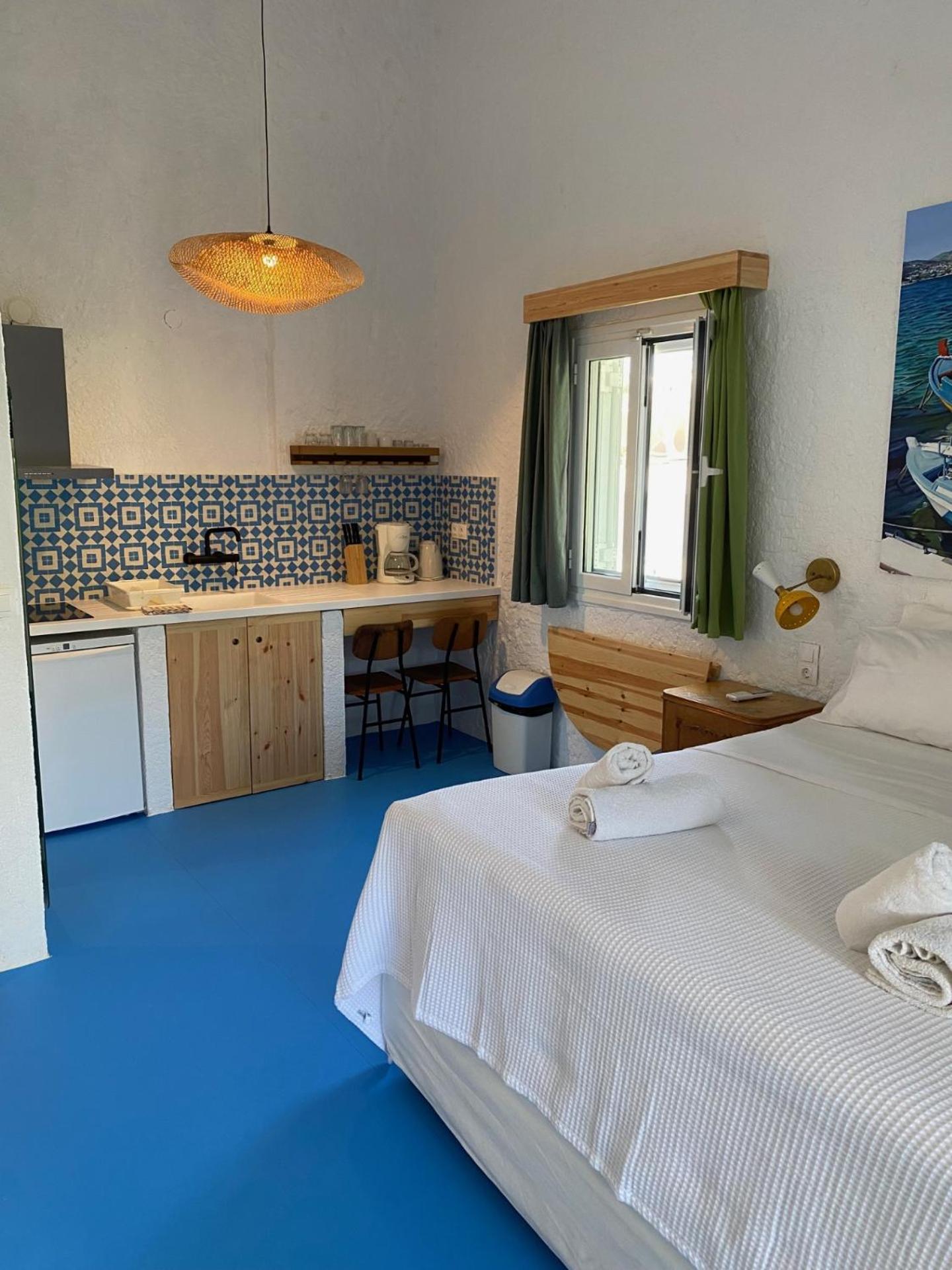 Manolis' House Aparthotel