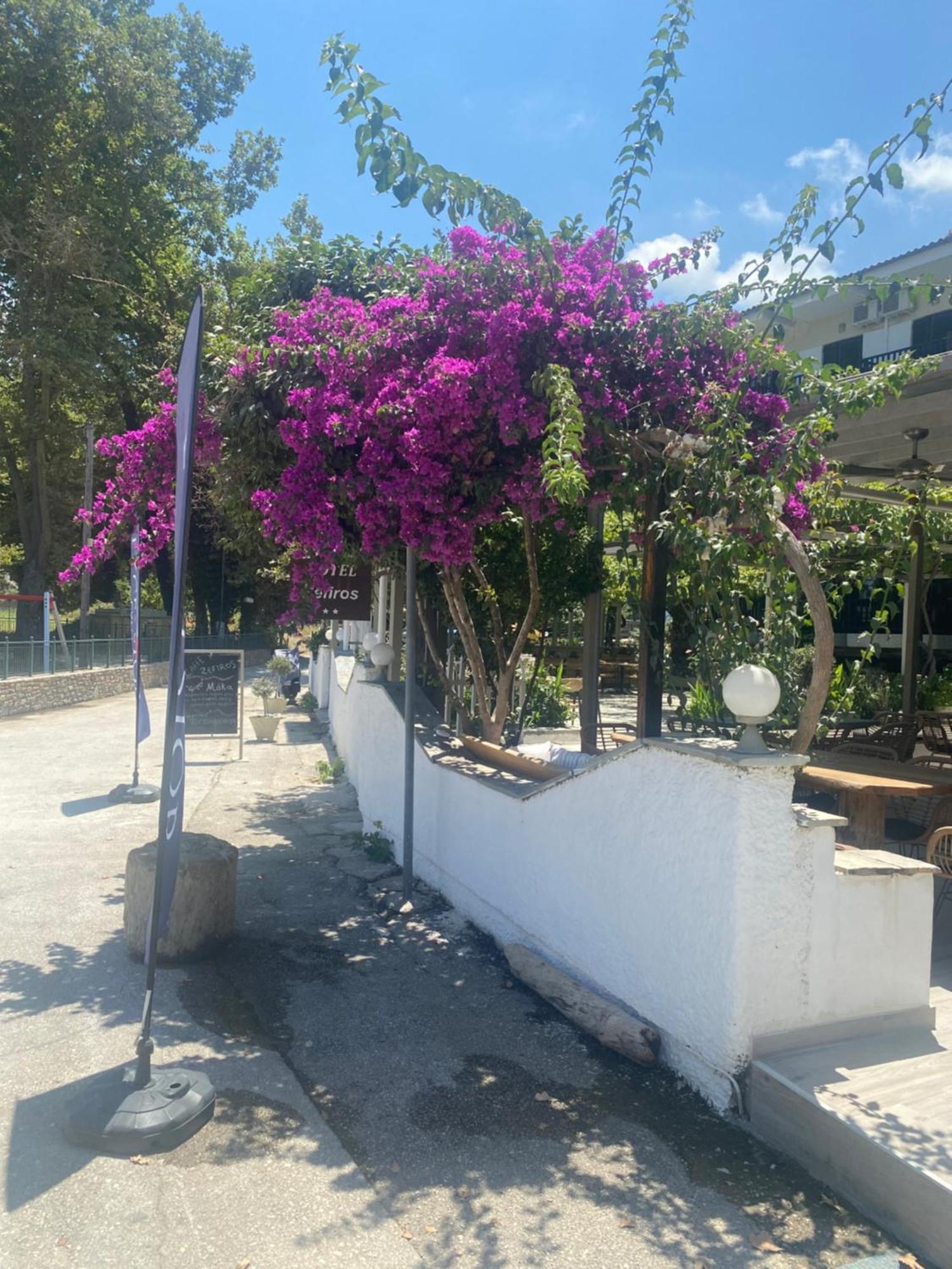 Zefiros Hotel 2*