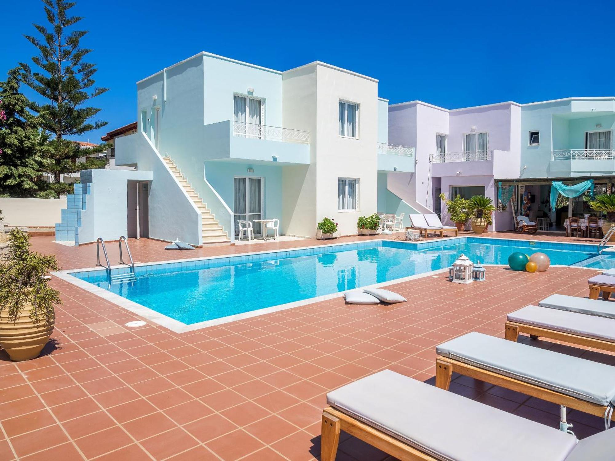 W By Estia Aparthotel 4*