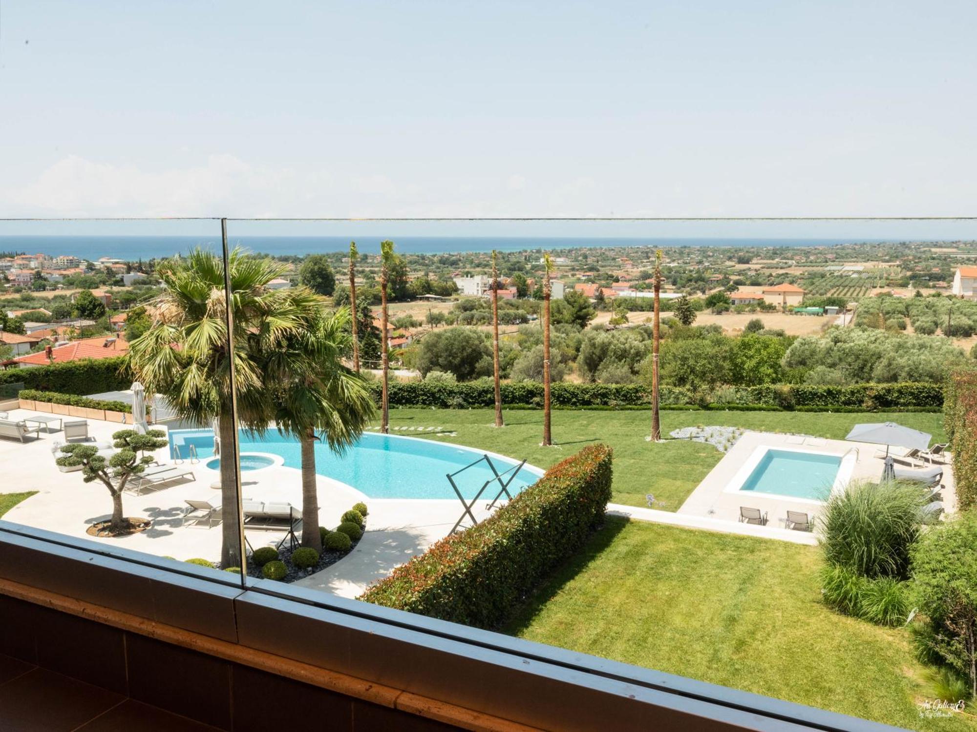 Palma & With Pool