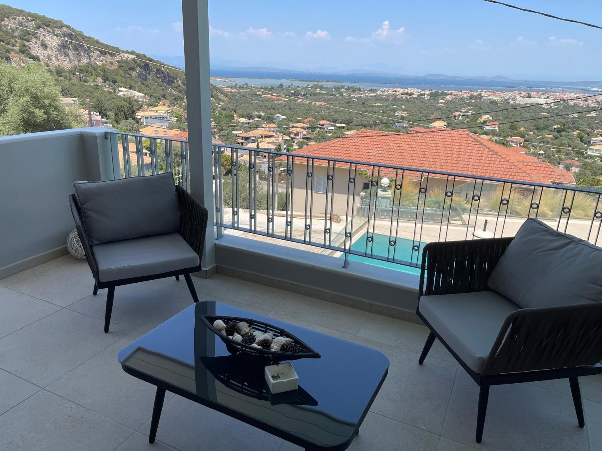 Theretro, With Superb View Apolpaina