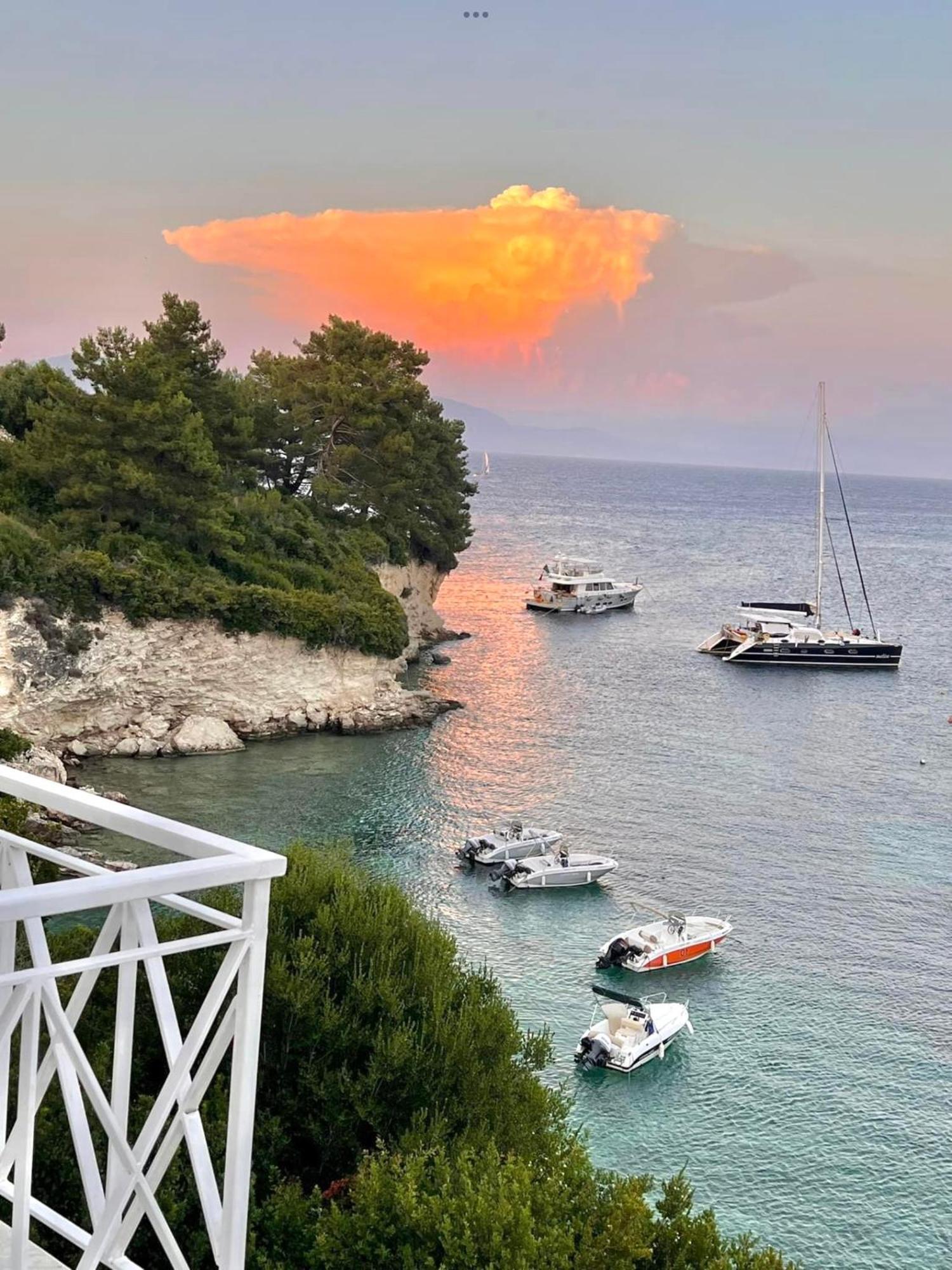 Aronis Spyros Panoramic Seaview Apartment