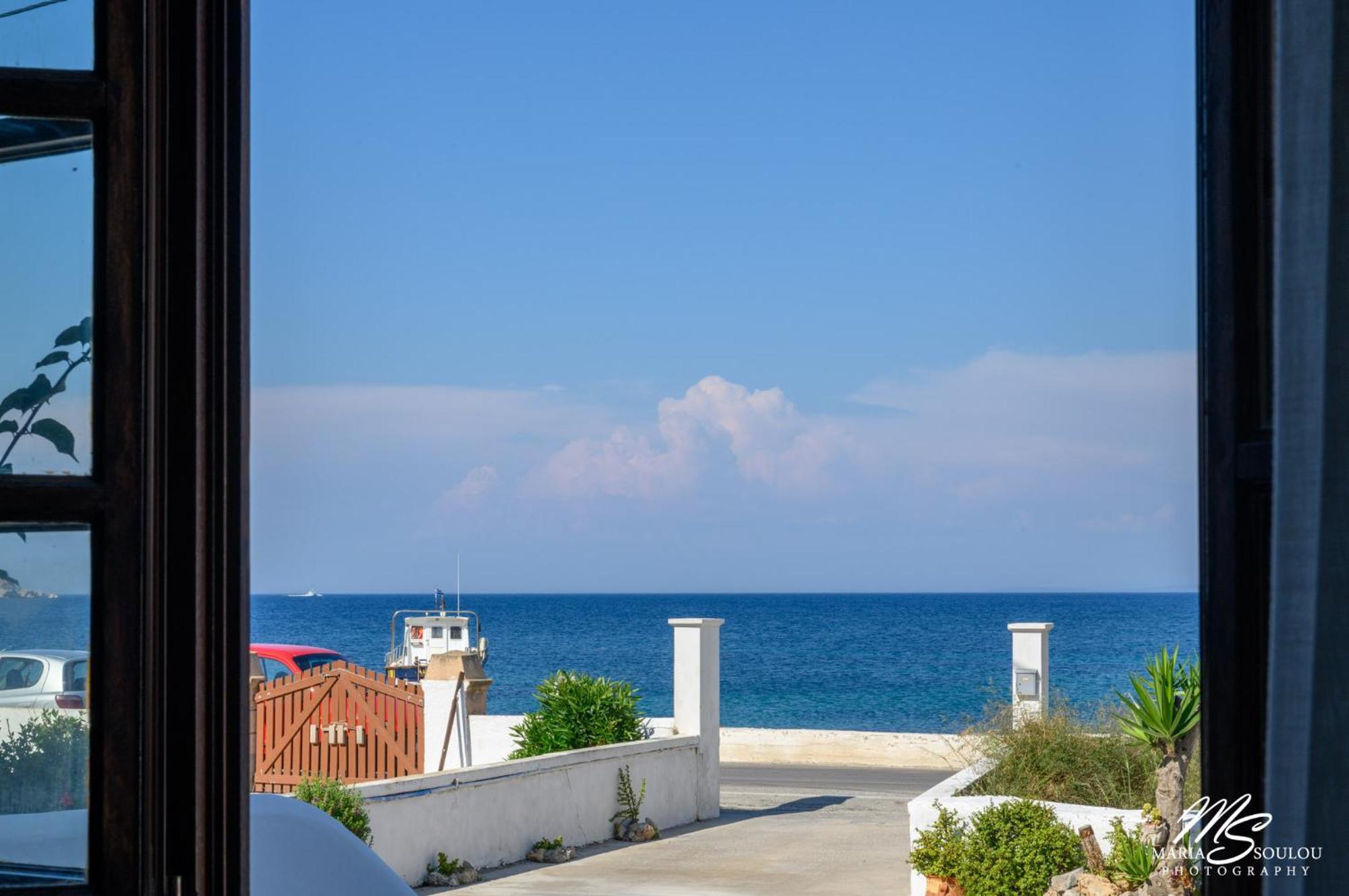 Siridaki 3 Bedroom By The Holiday home *