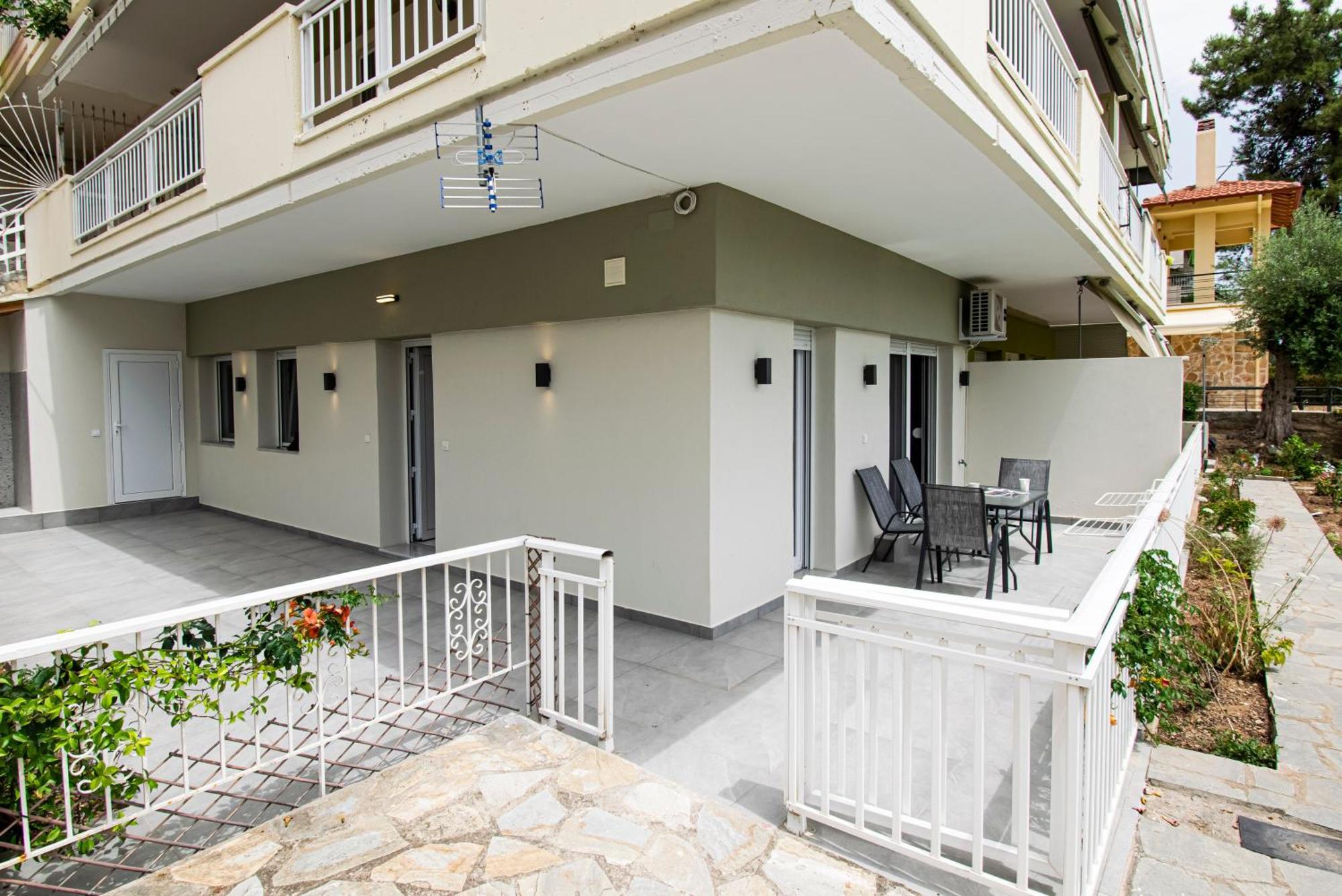 Eleni Seafront By Rentalspro Services-nea Moudania Halkidiki Apartment Nea Moudania
