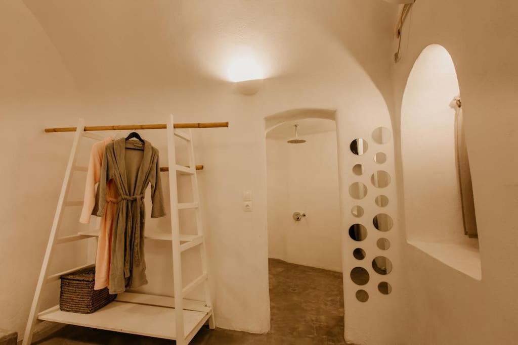 Evnoikon I- Jacuzzi Cave House In