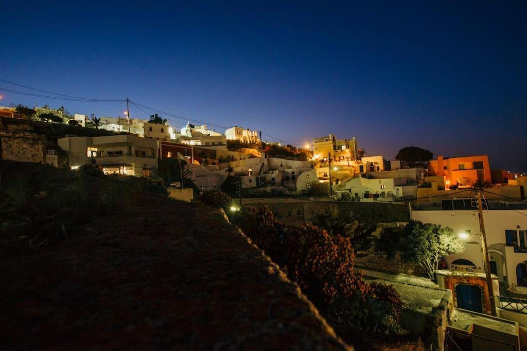 Evnoikon I- Jacuzzi Cave House In Fira (Santorini)