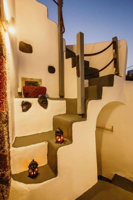 Evnoikon I- Jacuzzi Cave House In Fira (Santorini)