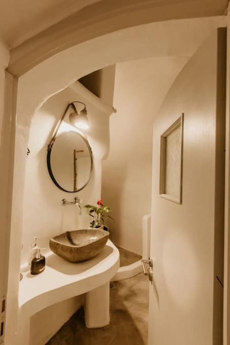 Evnoikon I- Jacuzzi Cave House In * Fira (Santorini)