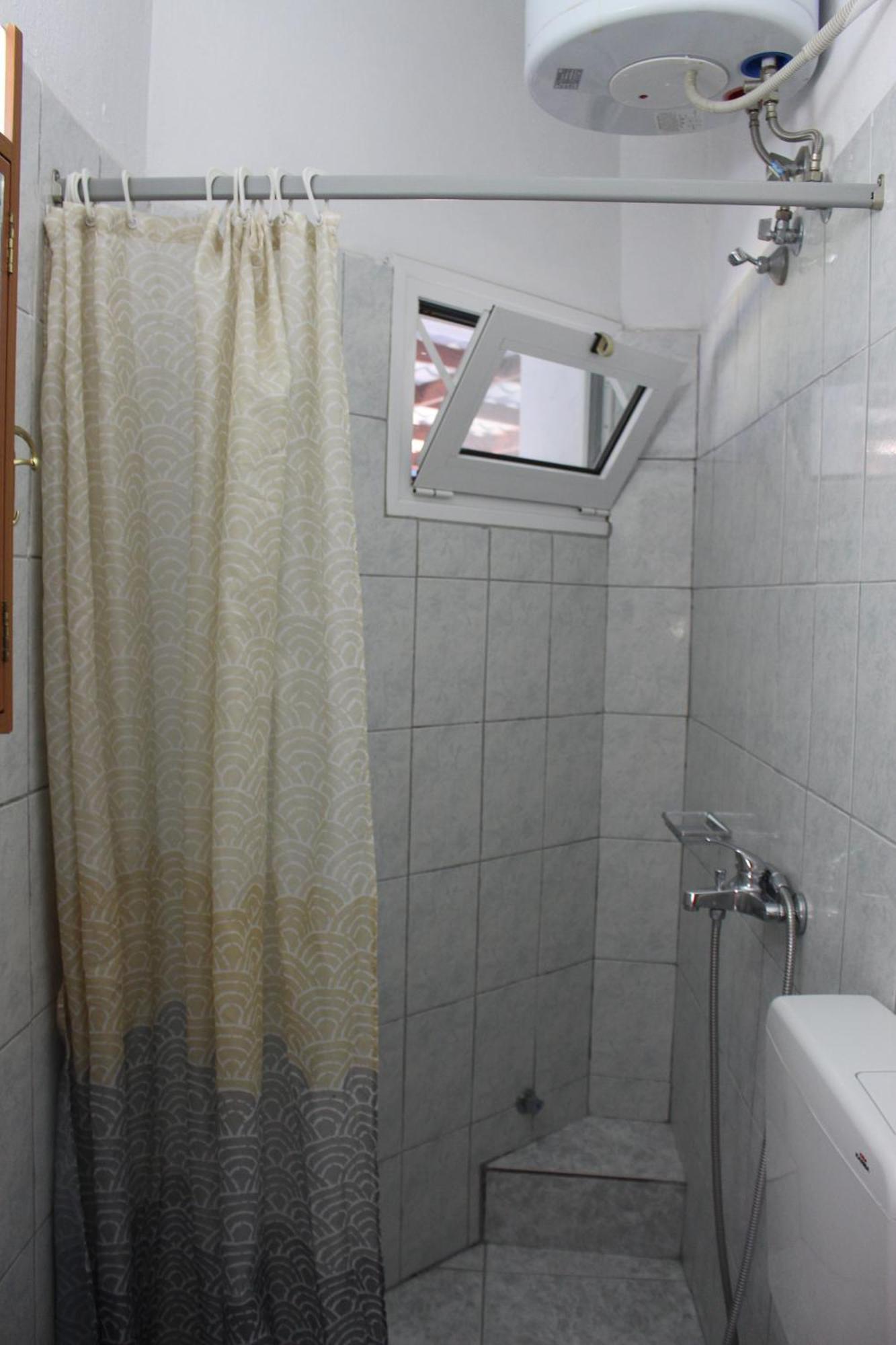 Center 8 Apartment *