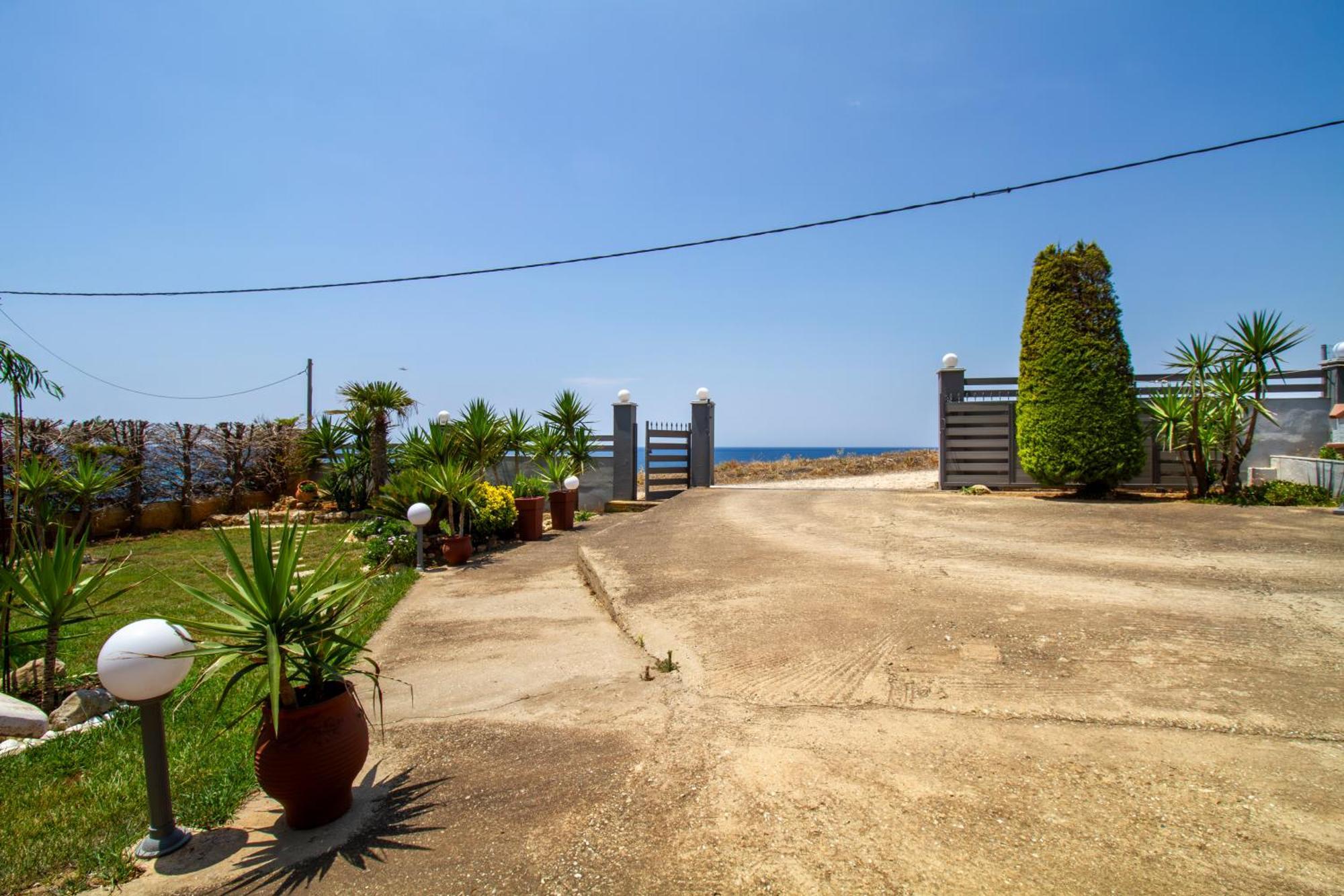 Tanias Seafront Villa-by Rentalspro Services- Halkidiki Villa Nea Poteidaia
