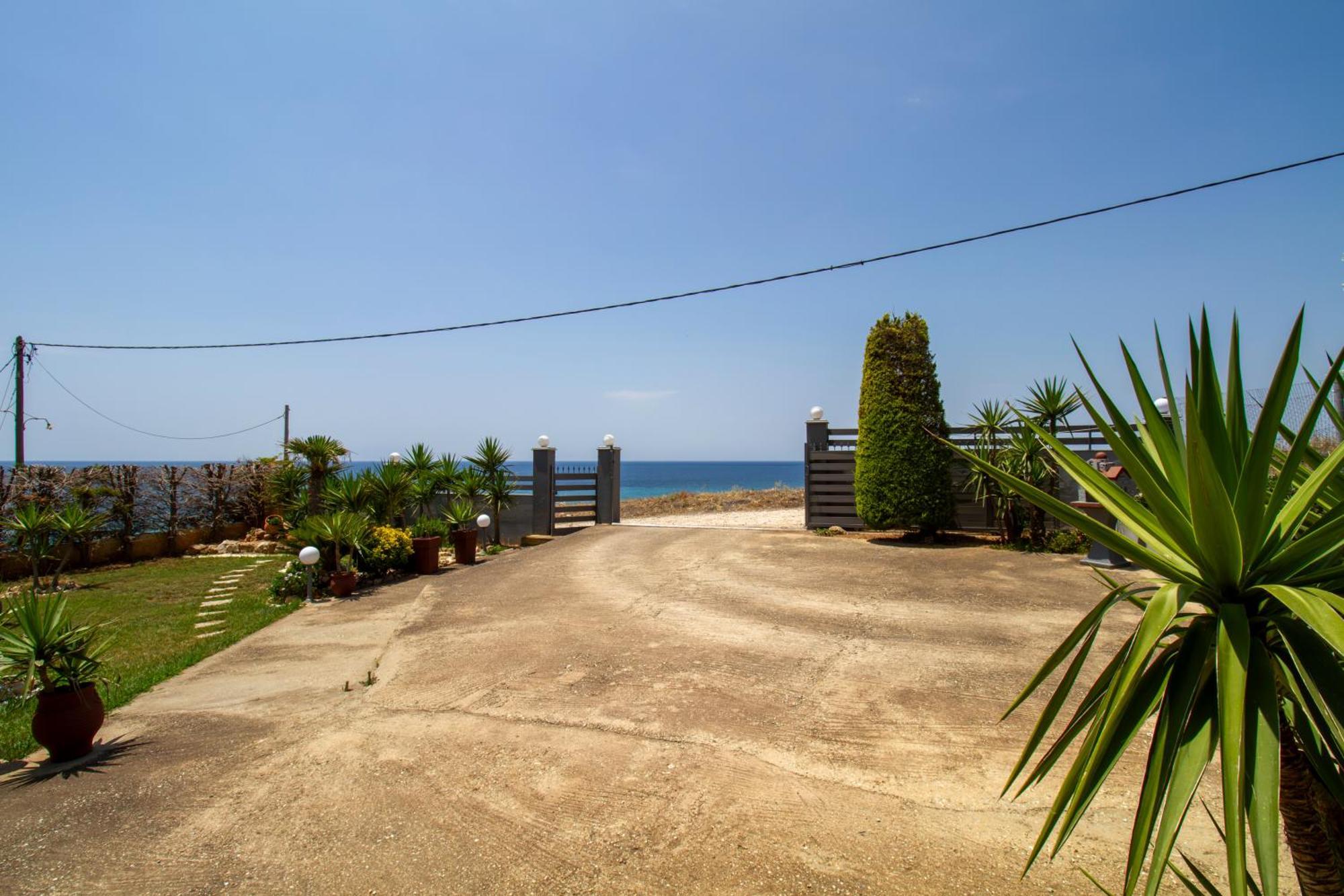 Tanias Seafront Villa-by Rentalspro Services- Halkidiki Villa Nea Poteidaia