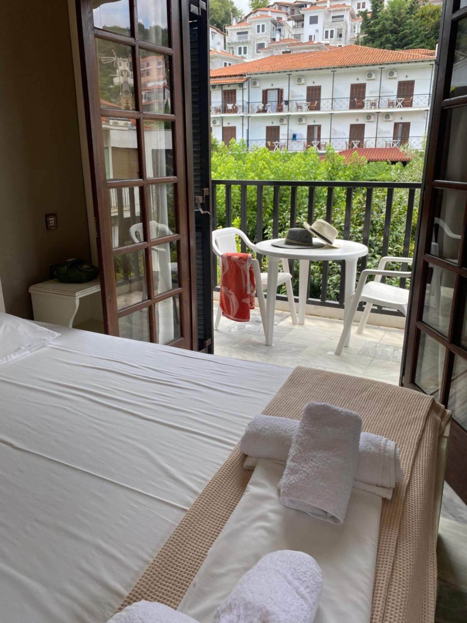 Zefiros Hotel 2*