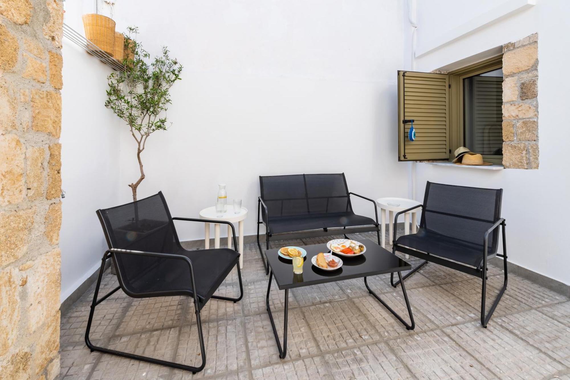 Lefka & Aparthotel