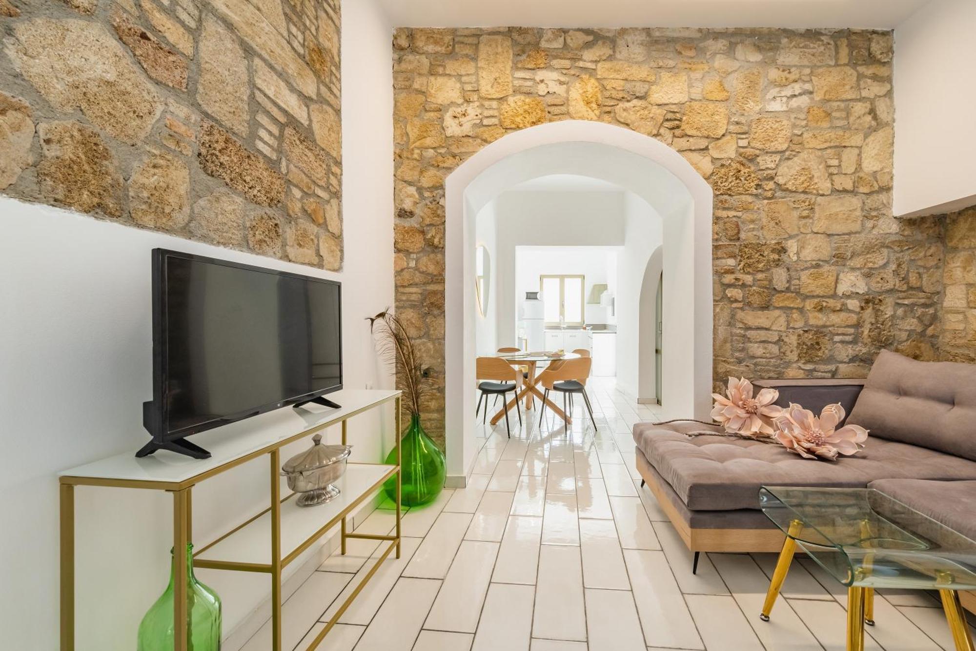 Aparthotel Lefka &